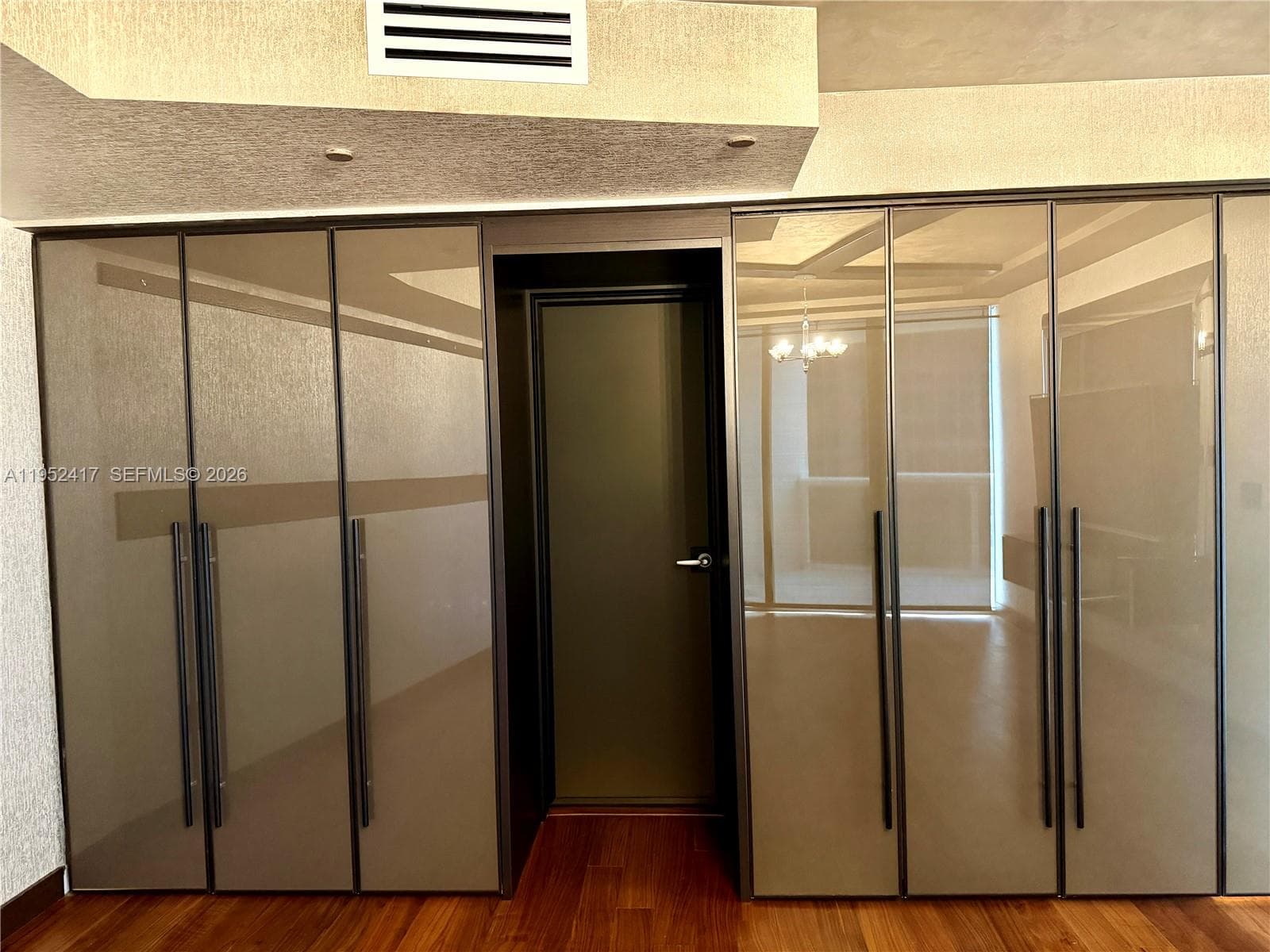 17201 Collins Ave+DEN 1403 photo 22