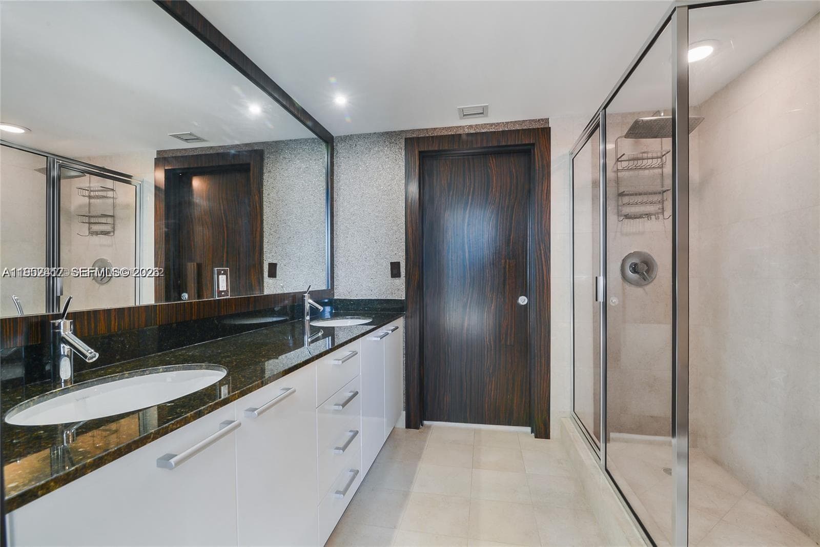 17201 Collins Ave+DEN 1403 photo 20