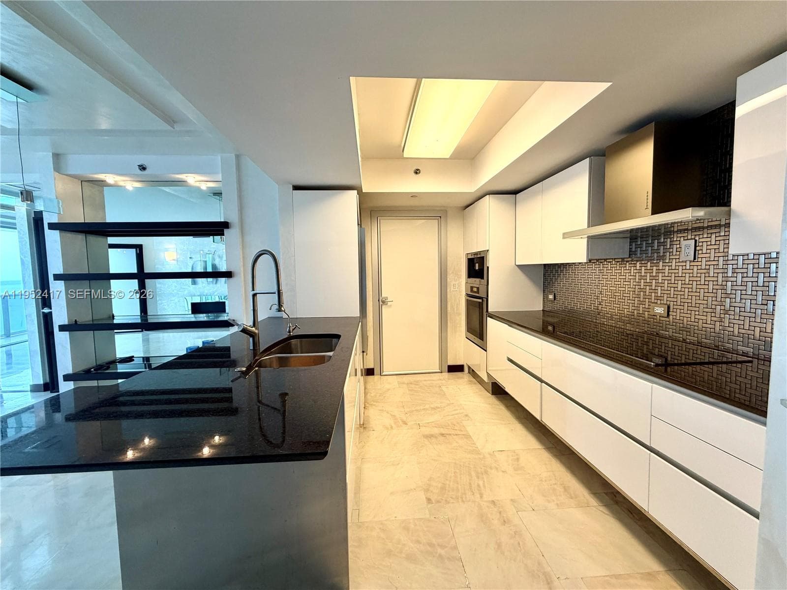 17201 Collins Ave+DEN 1403 photo 9