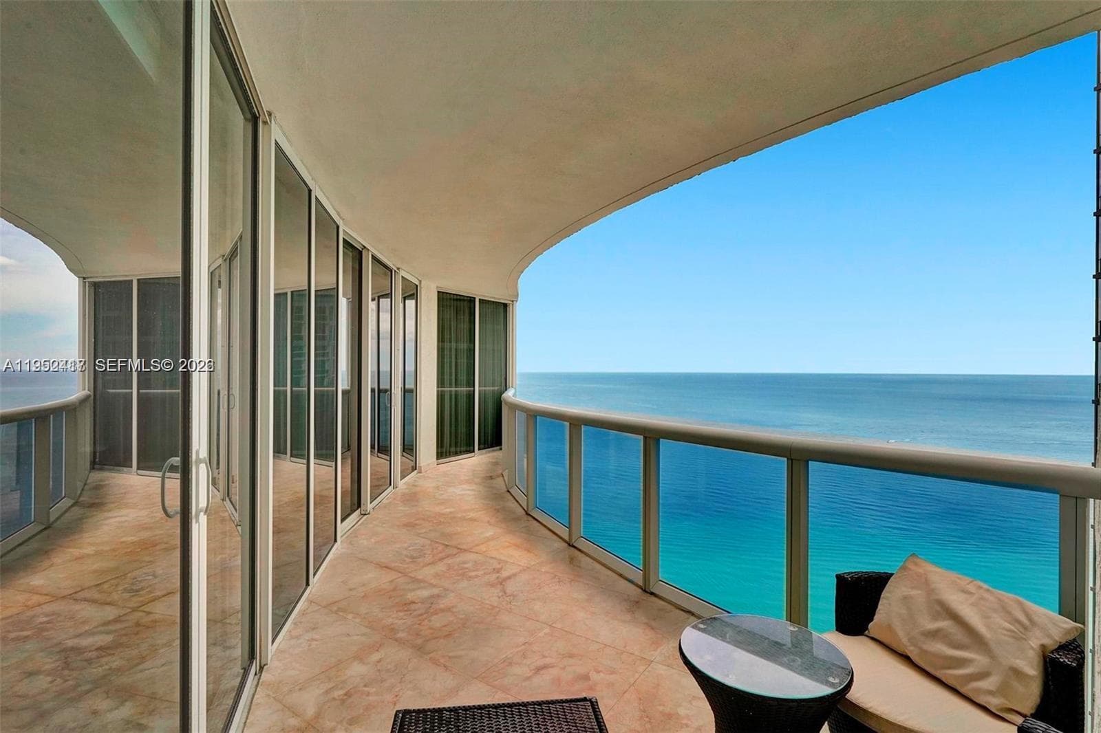 17201 Collins Ave+DEN 1403 photo 24