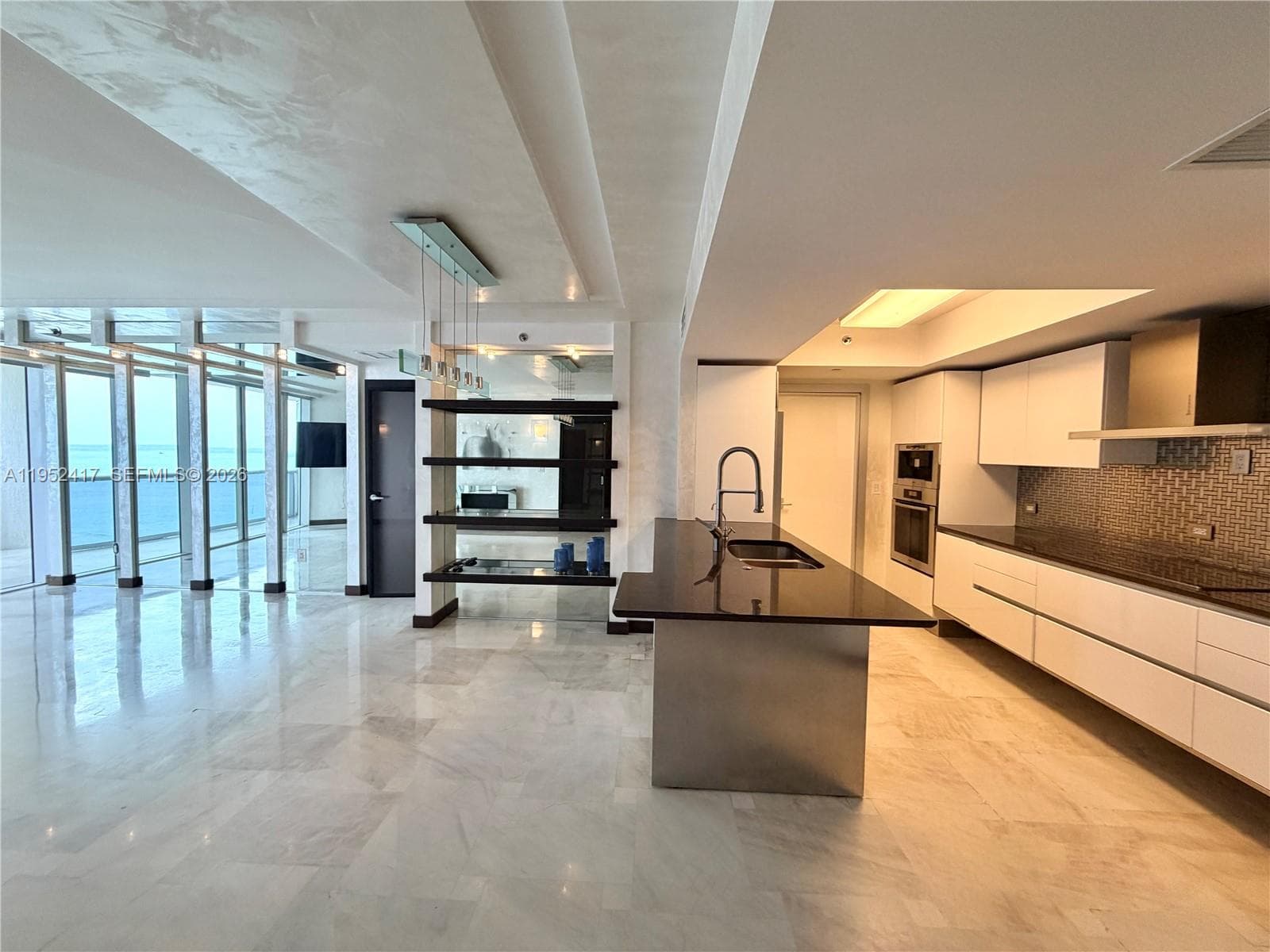 17201 Collins Ave+DEN 1403 photo 10