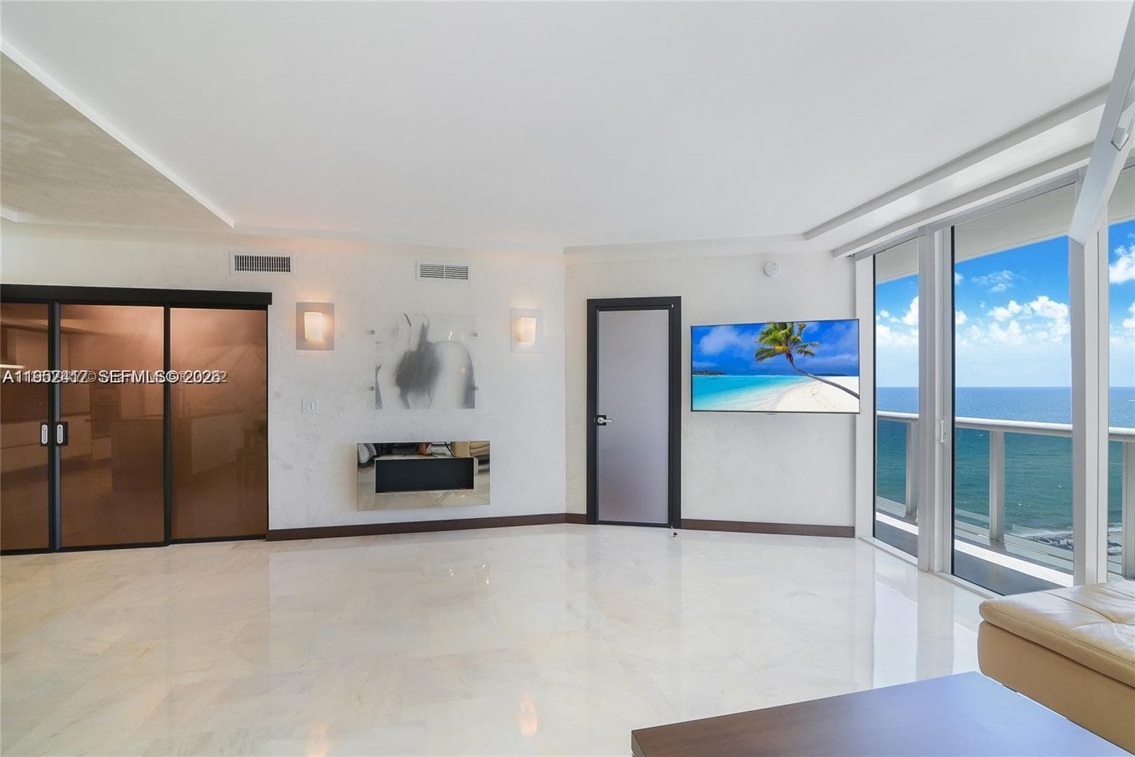 17201 Collins Ave+DEN 1403 photo 11