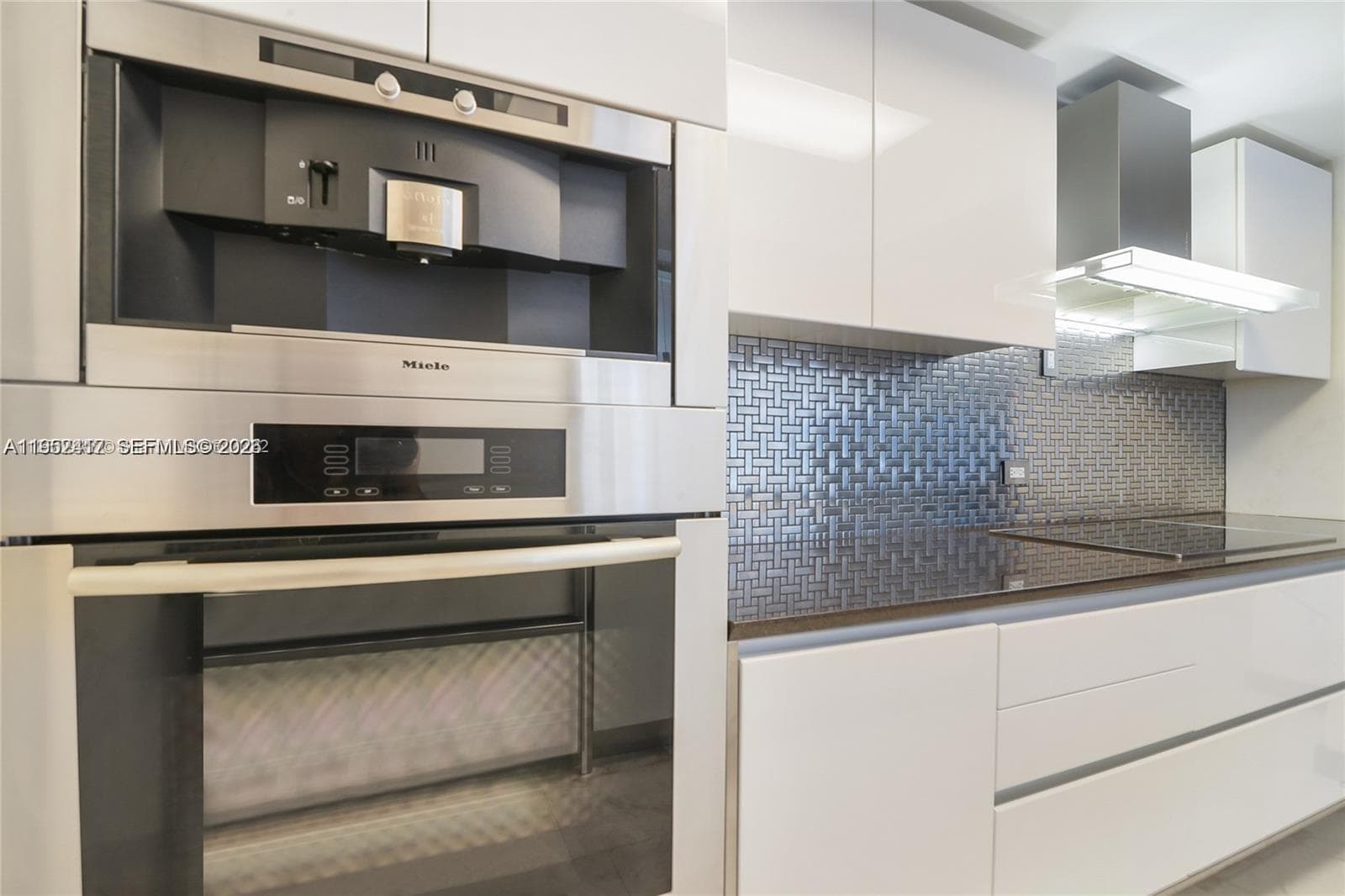 17201 Collins Ave+DEN 1403 photo 4