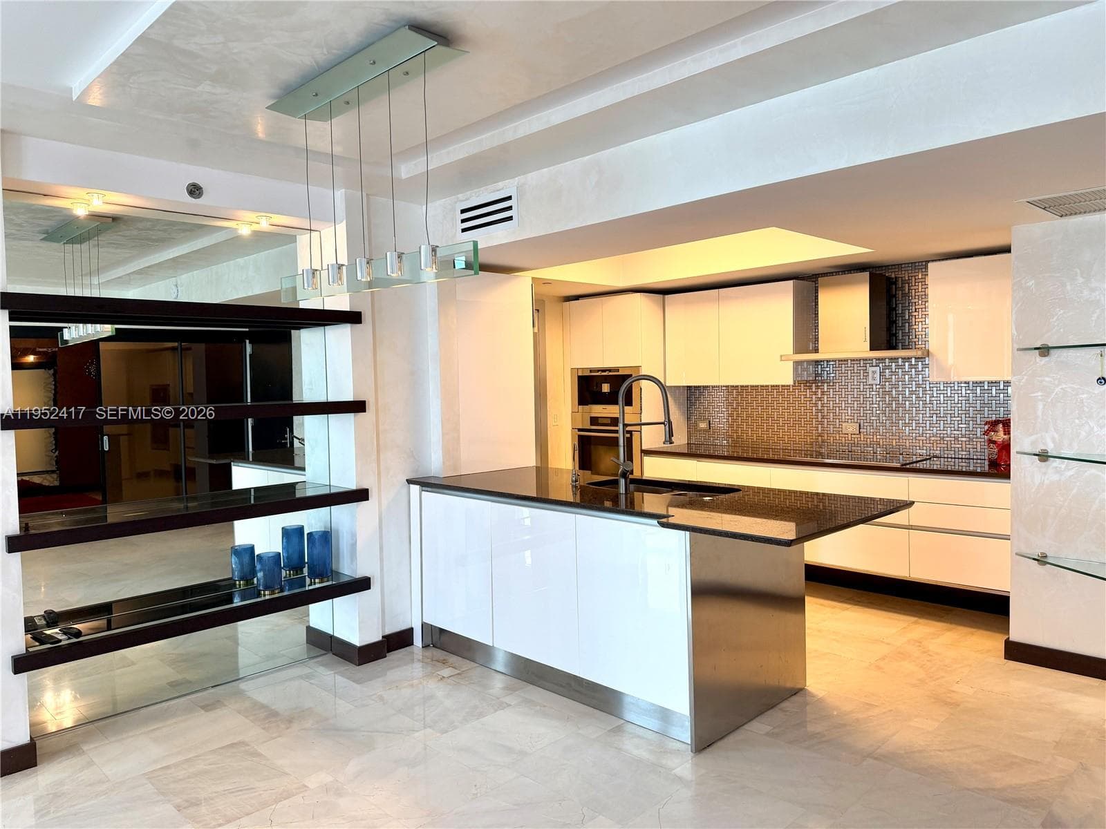 17201 Collins Ave+DEN 1403 photo 8