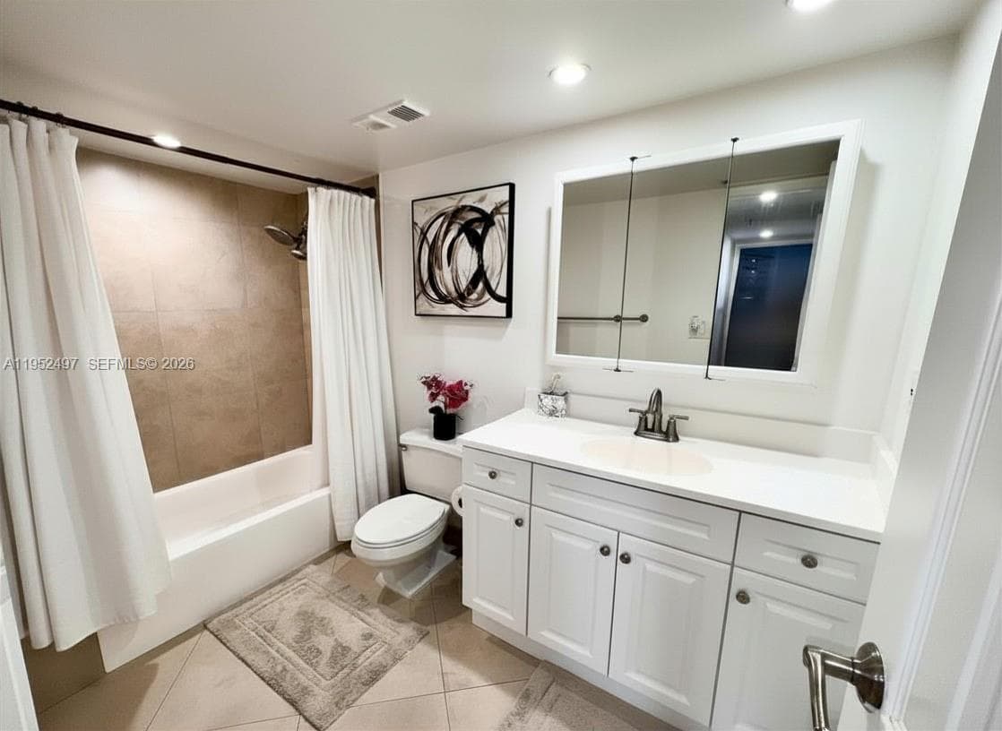 2401 Collins Ave 509 photo 12