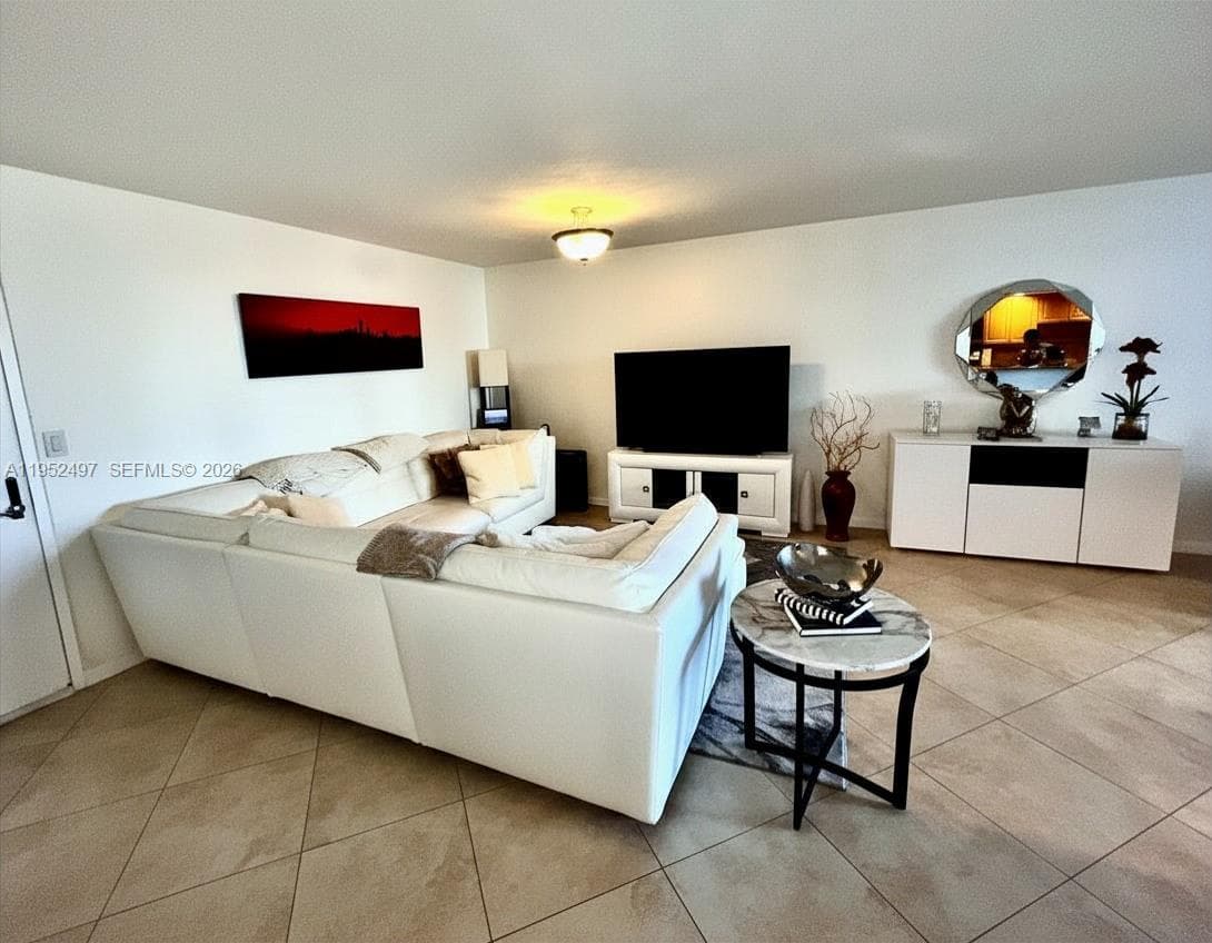 2401 Collins Ave 509 photo 3