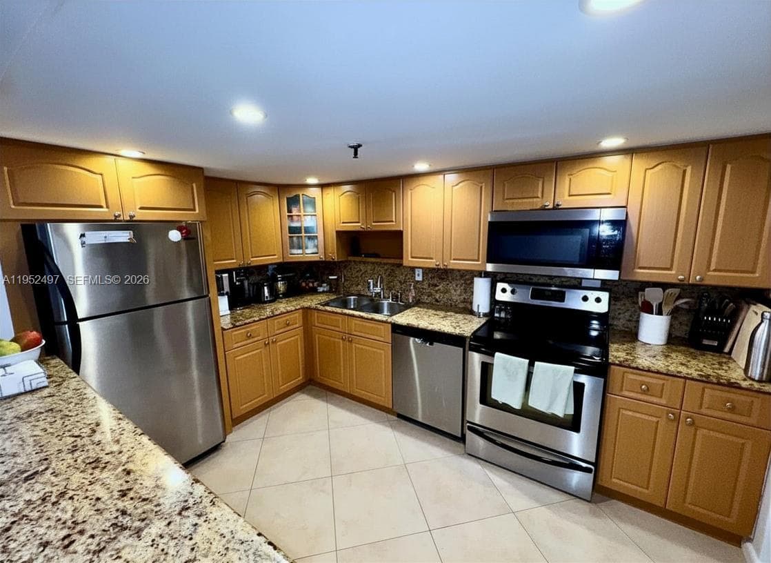 2401 Collins Ave 509 photo 5