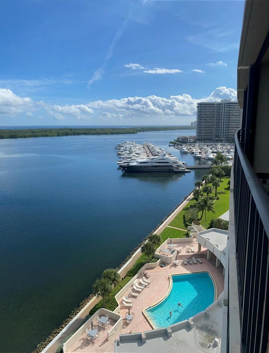 130 Lakeshore Drive Ph 22 photo 16