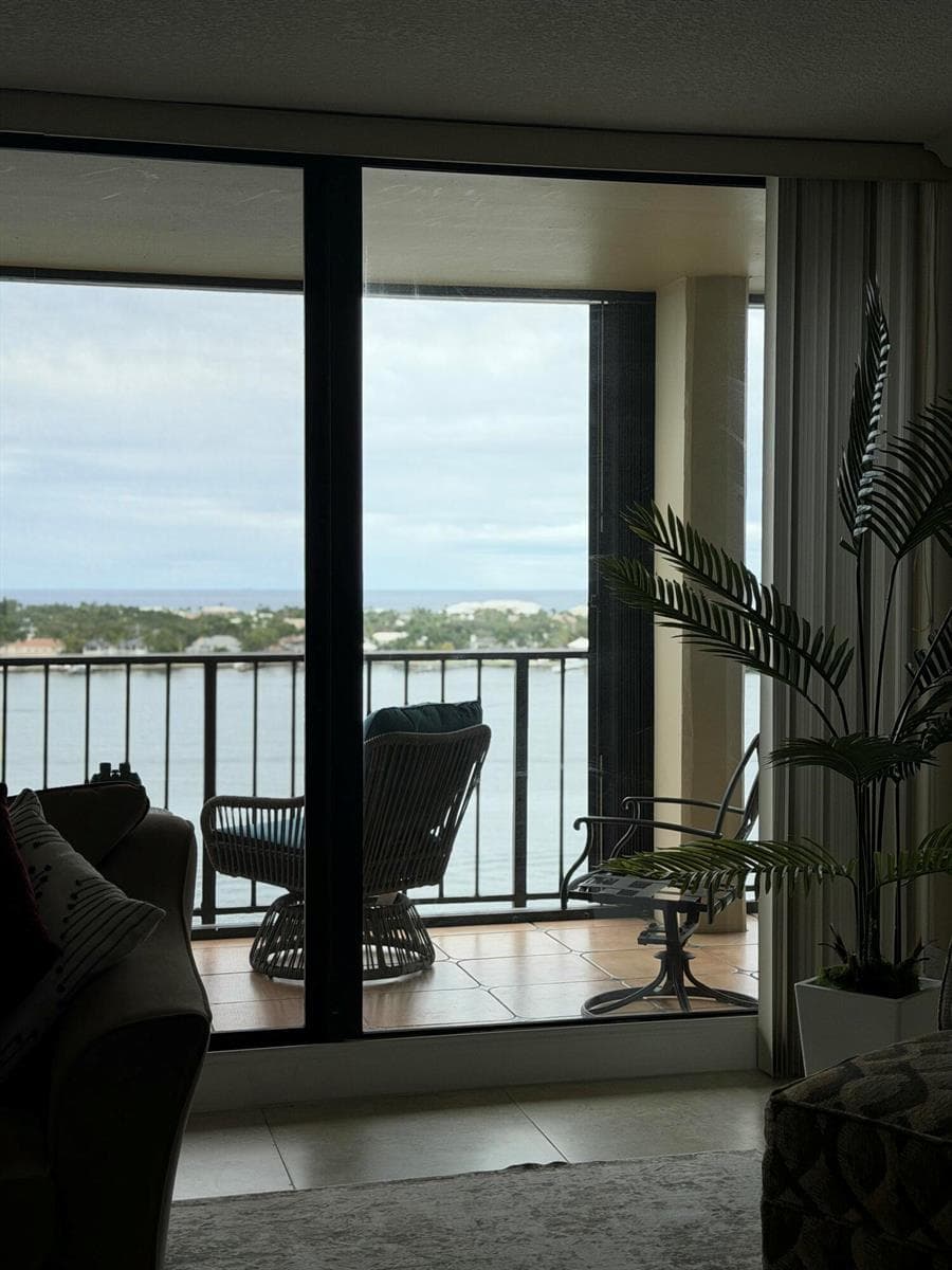 130 Lakeshore Drive Ph 22 photo 19