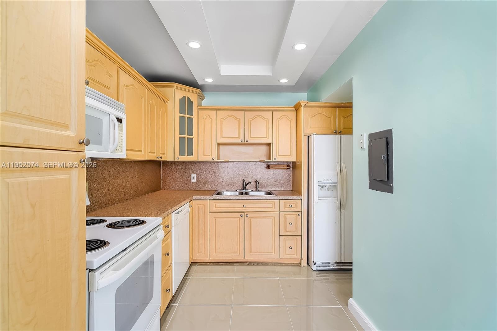 2025 164th St 907 photo 13