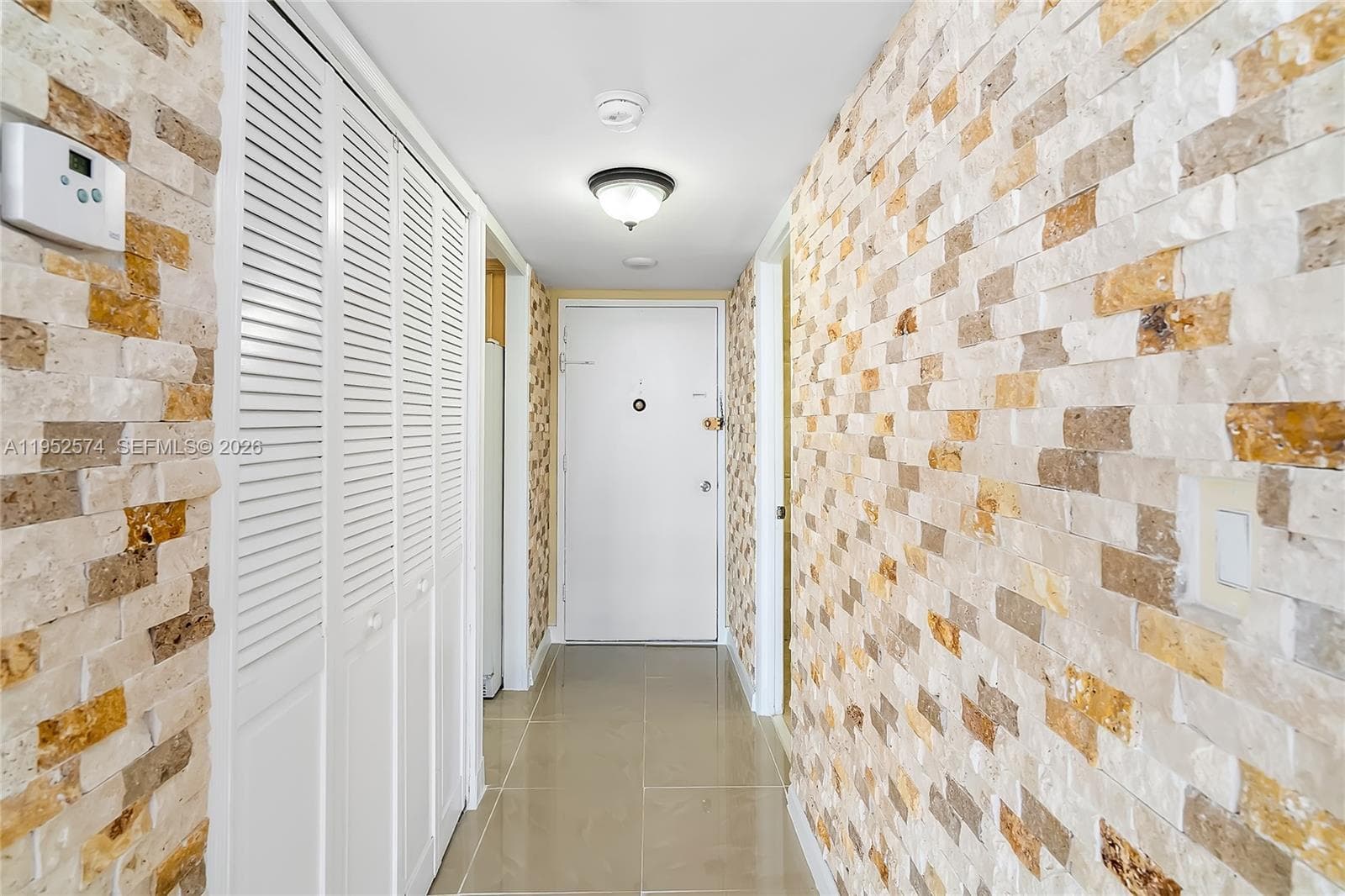2025 164th St 907 photo 16