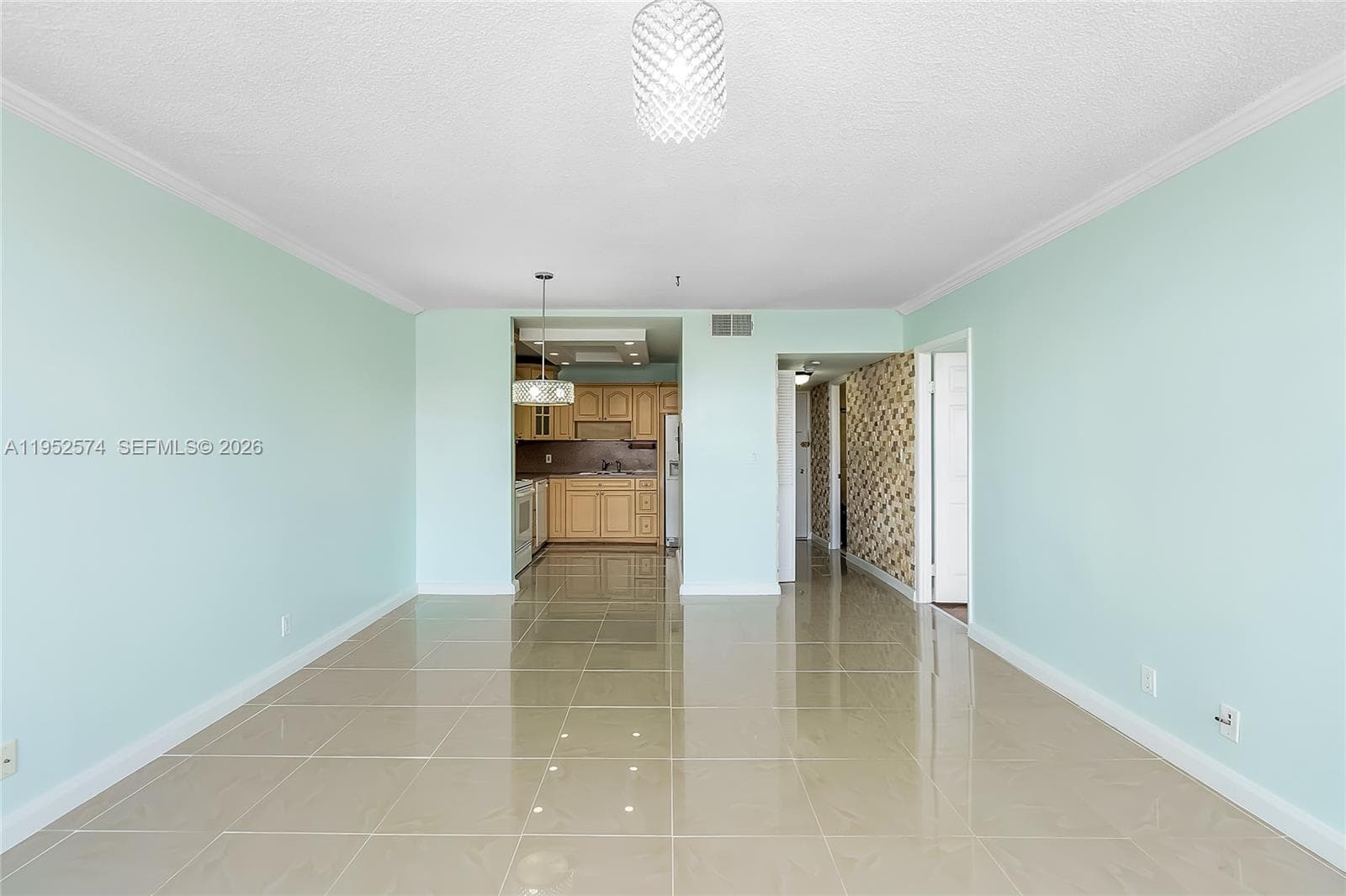 2025 164th St 907 photo 12