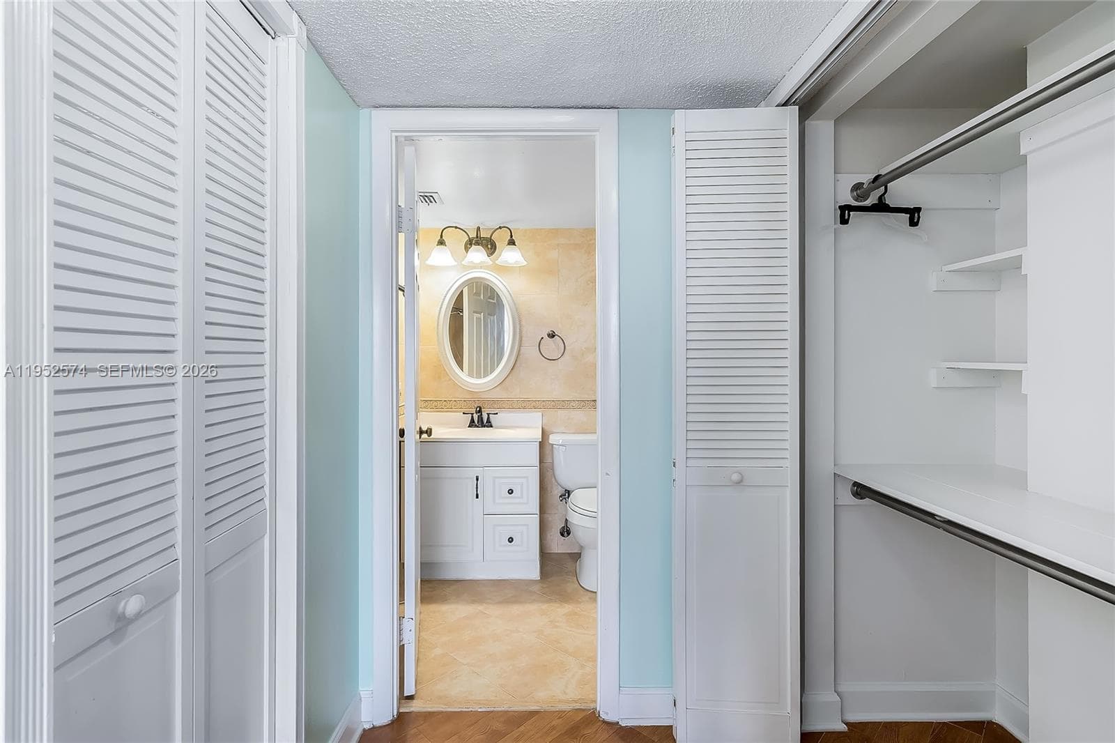 2025 164th St 907 photo 22