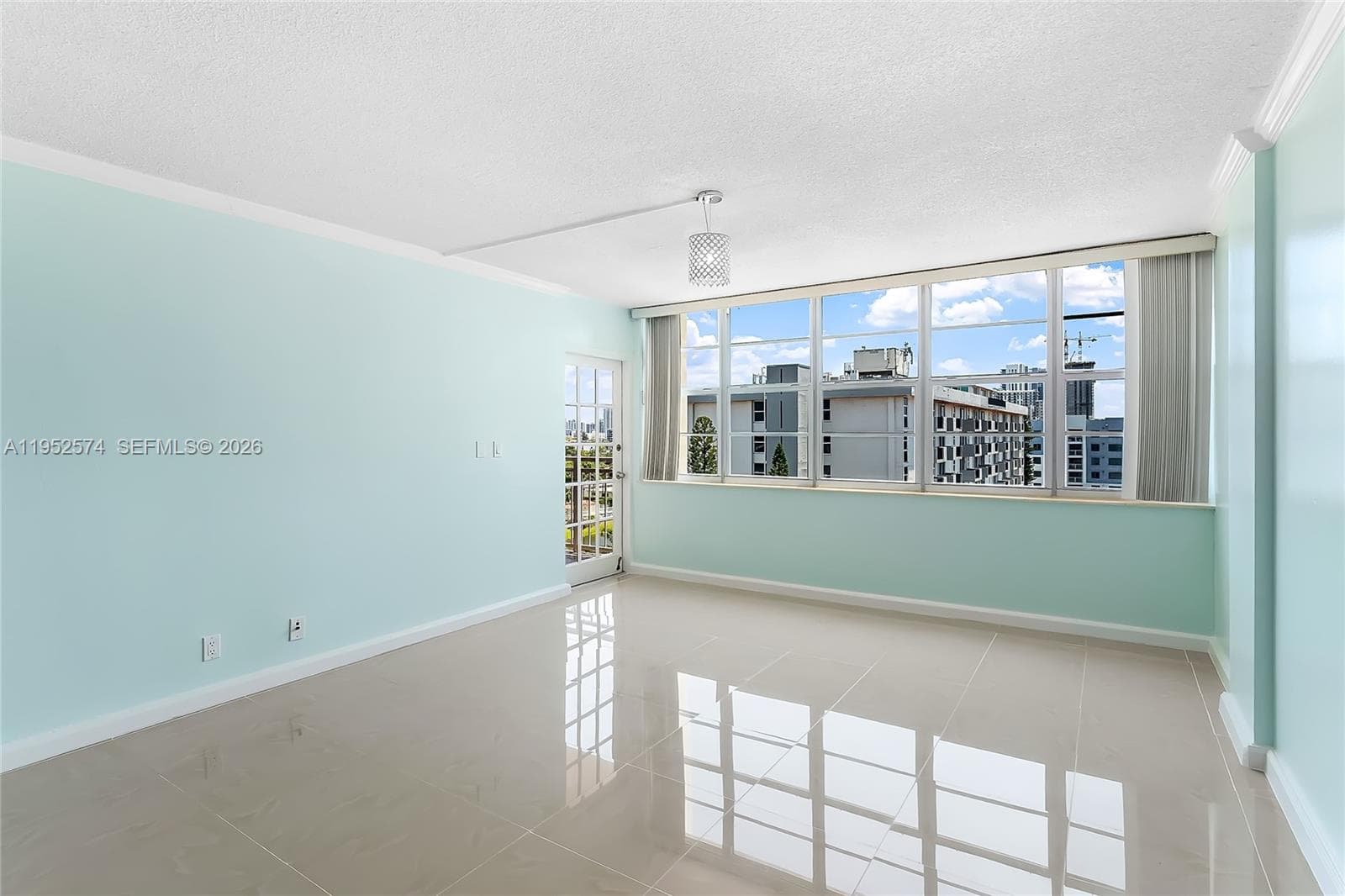 2025 164th St 907 photo 1