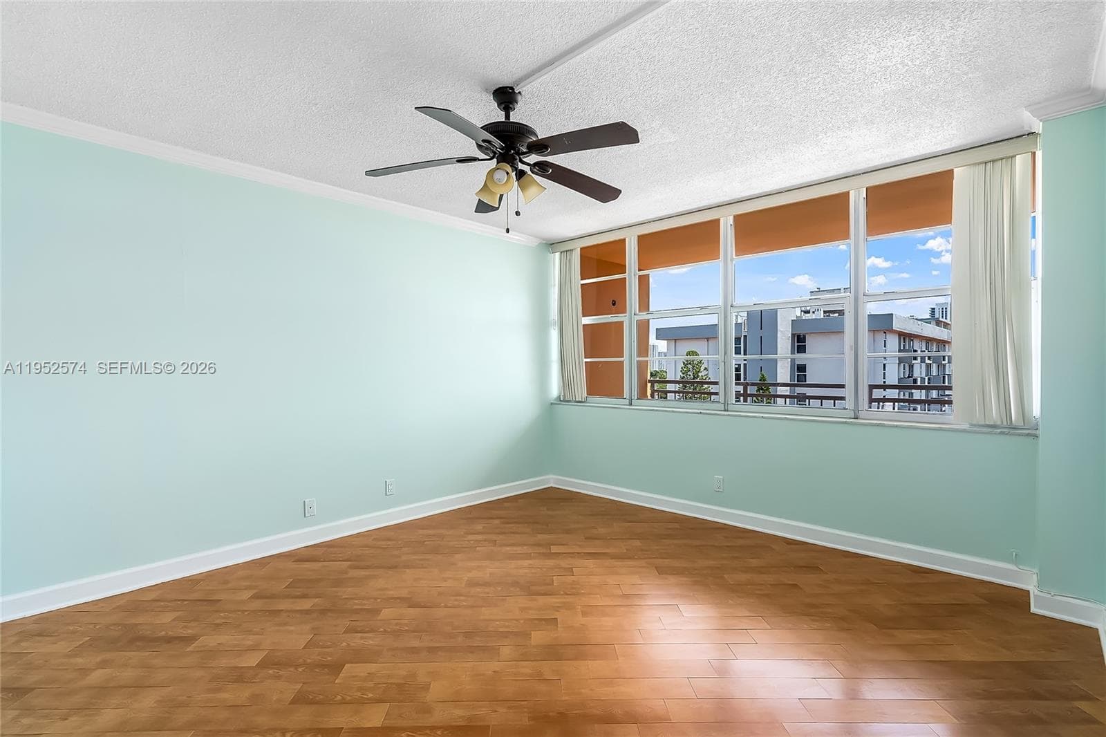 2025 164th St 907 photo 20