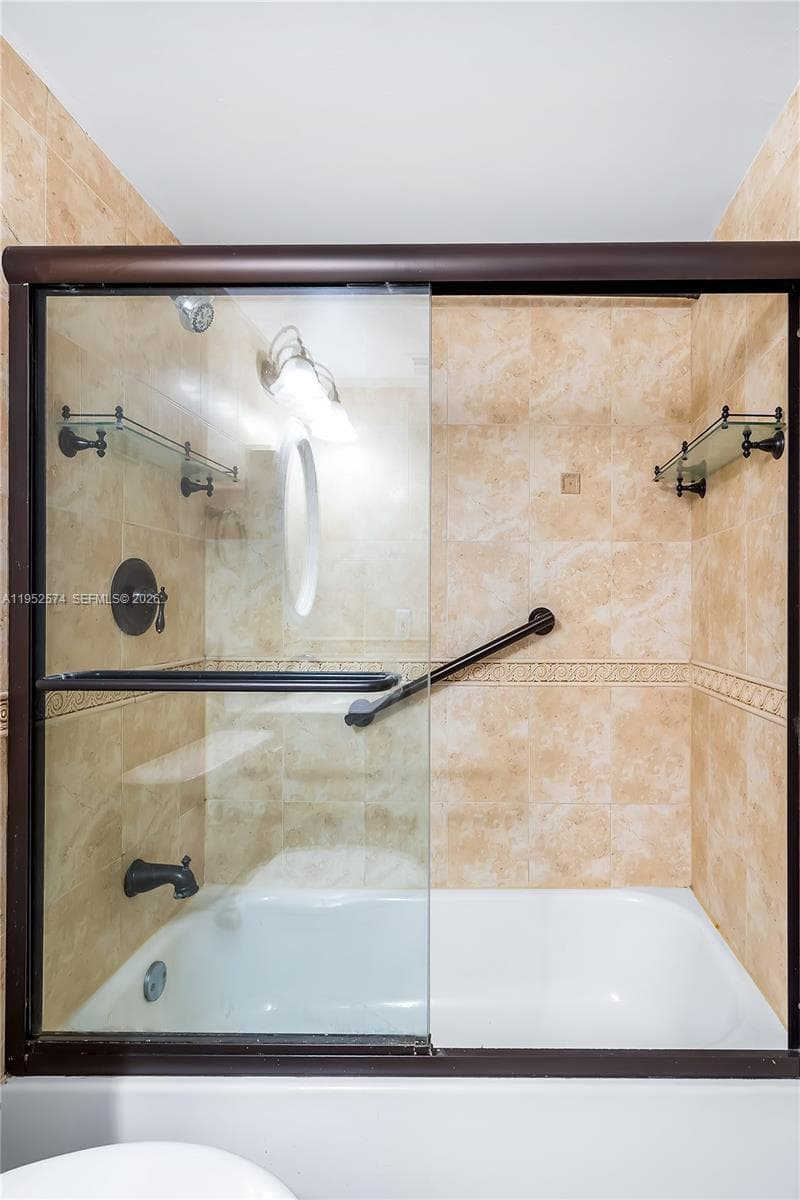 2025 164th St 907 photo 24
