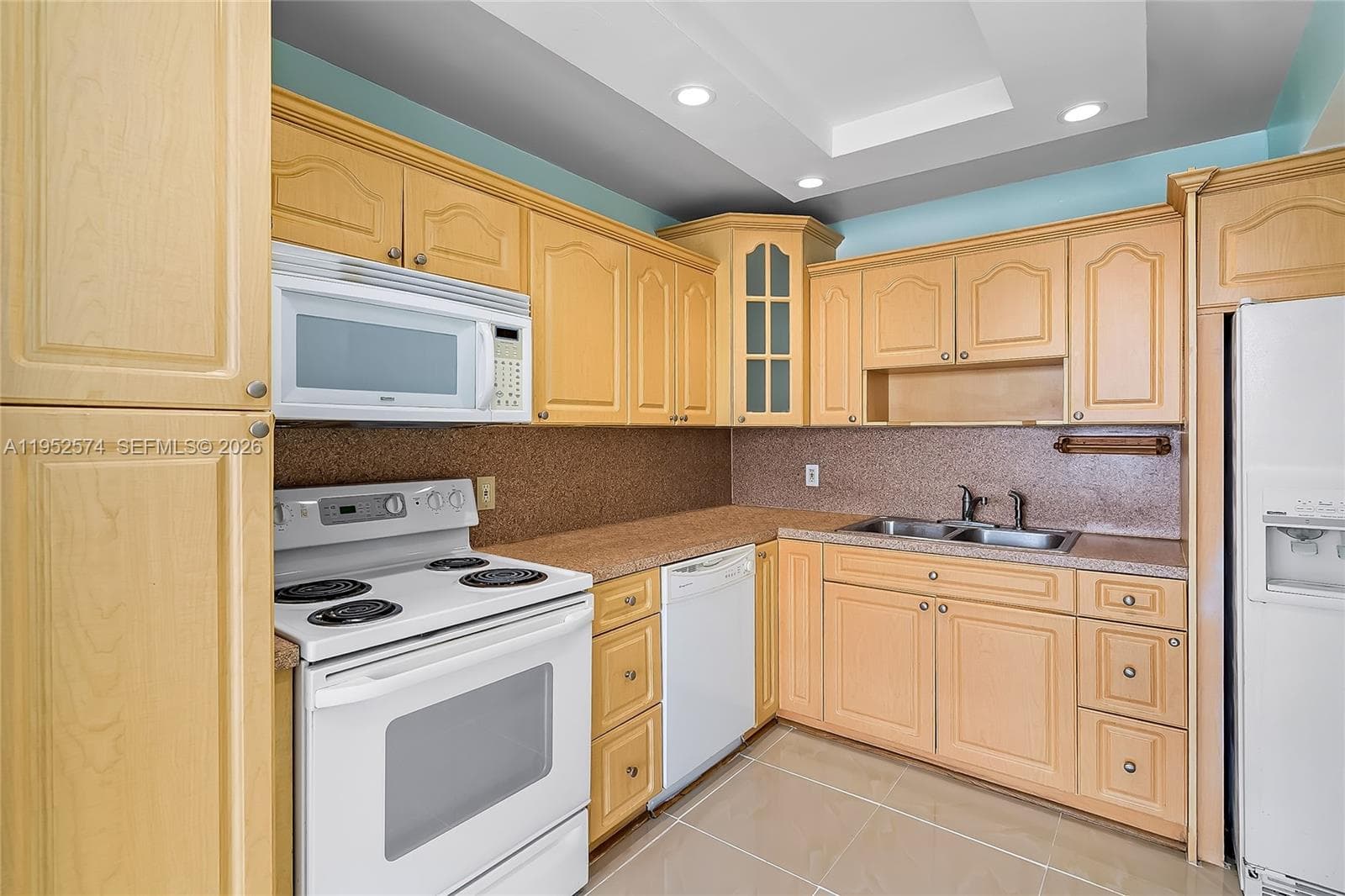 2025 164th St 907 photo 4
