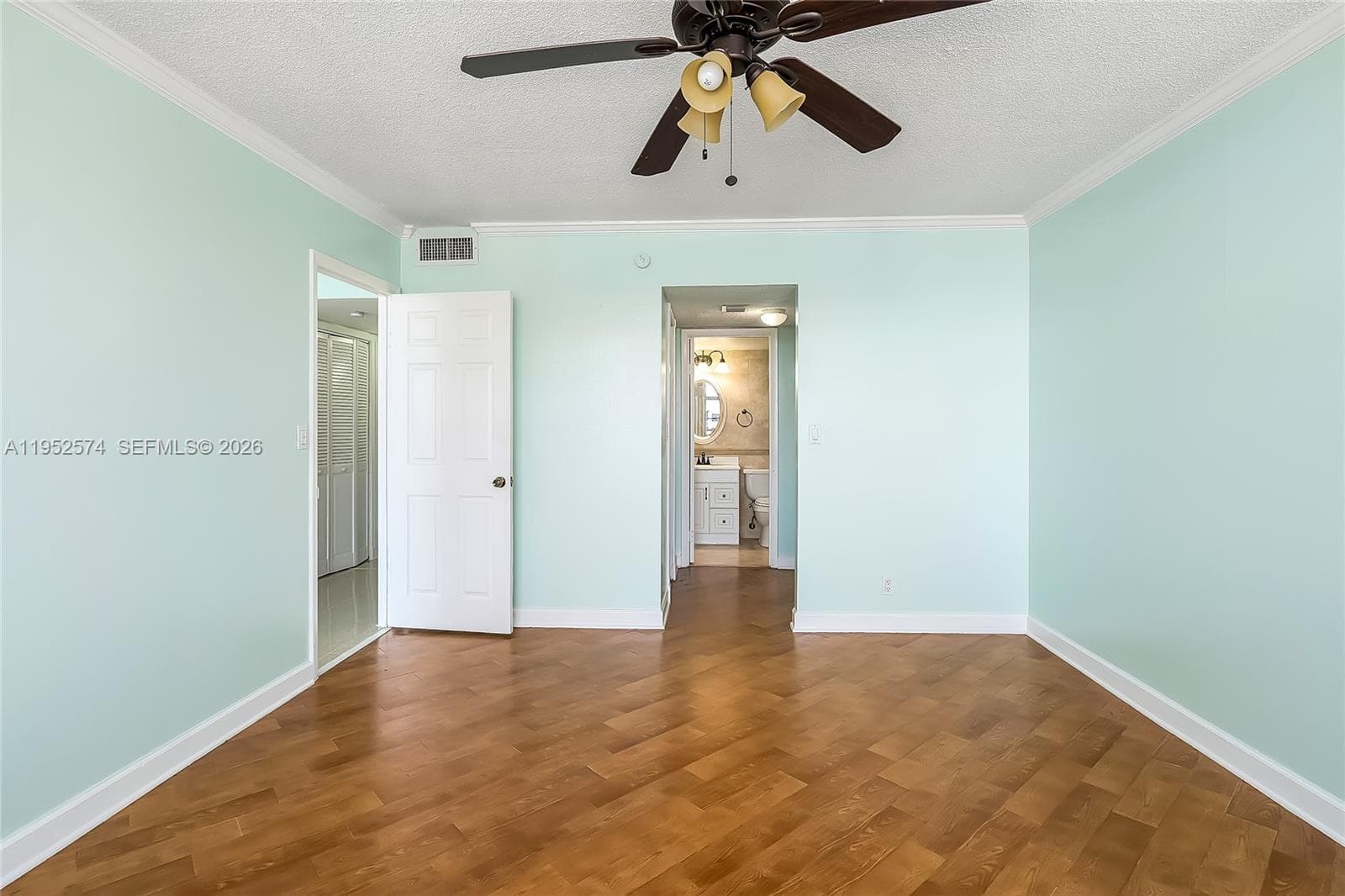 2025 164th St 907 photo 21