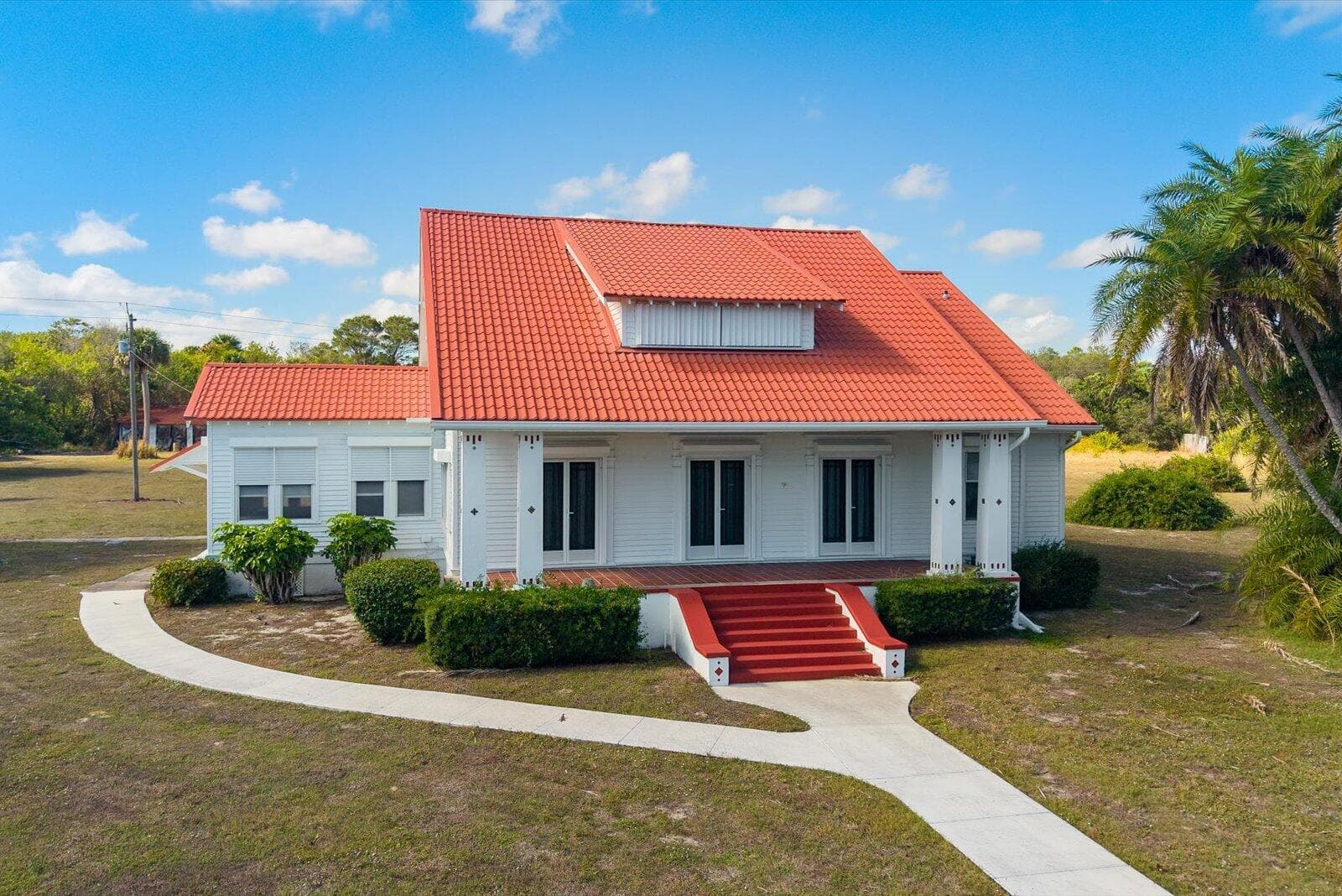 7901 S Indian River Drive photo 2
