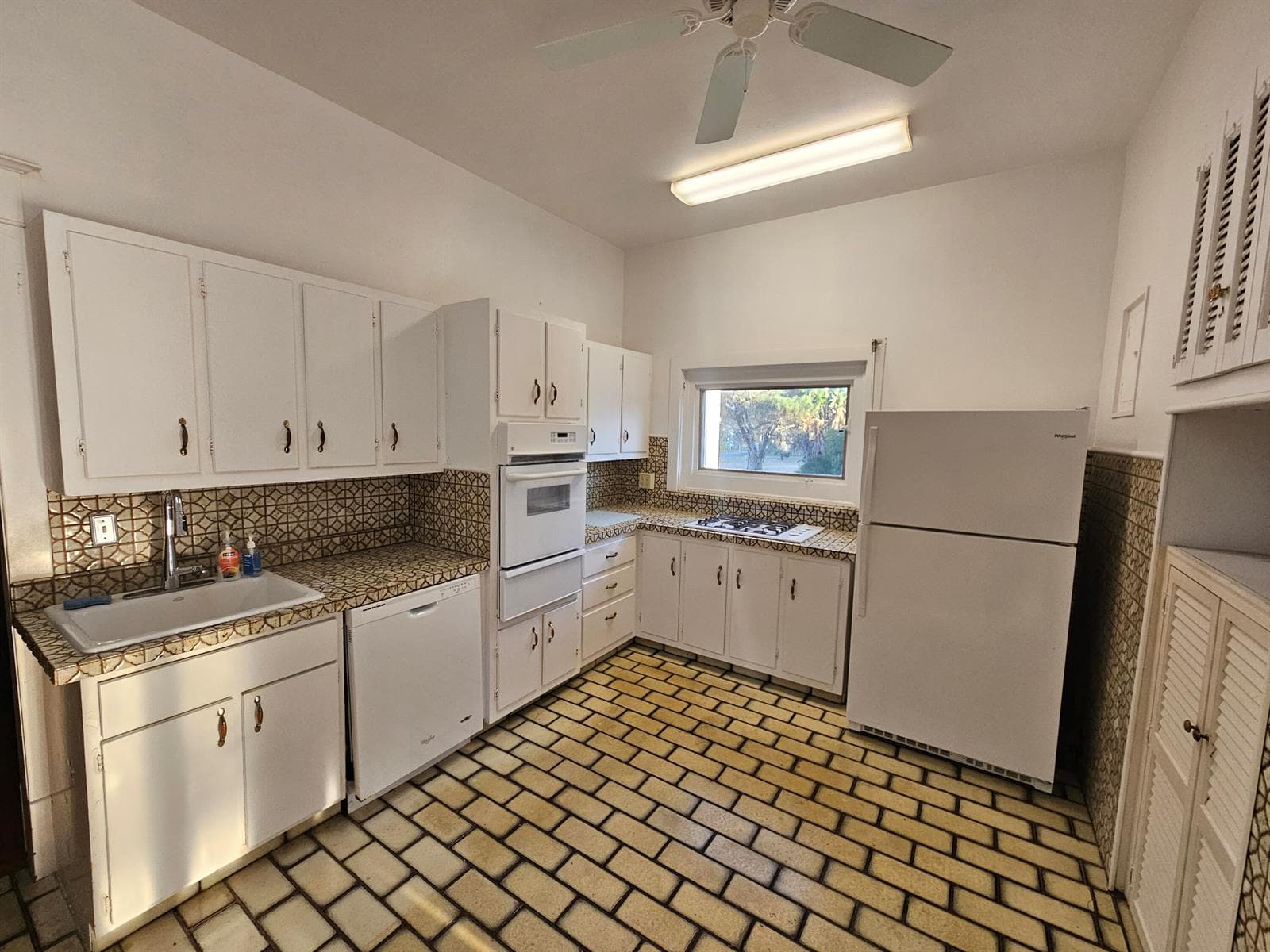 7901 S Indian River Drive photo 25
