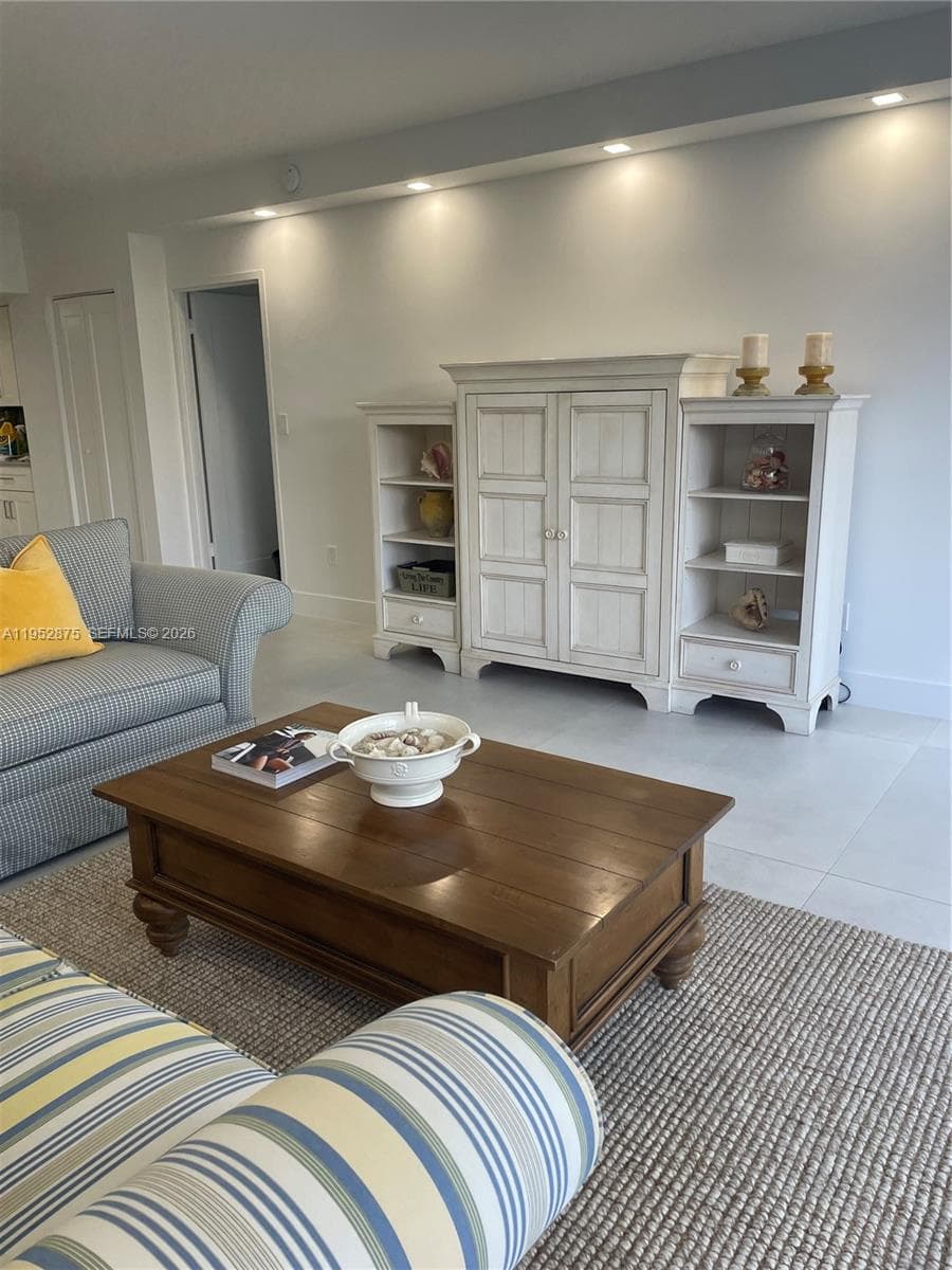 10275 Collins Ave 208 photo 4