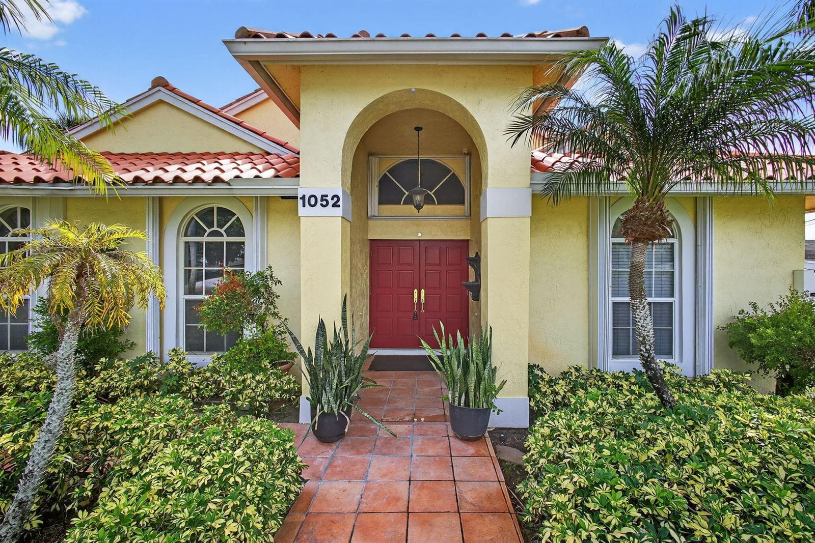 1052 W Shore Drive photo 1