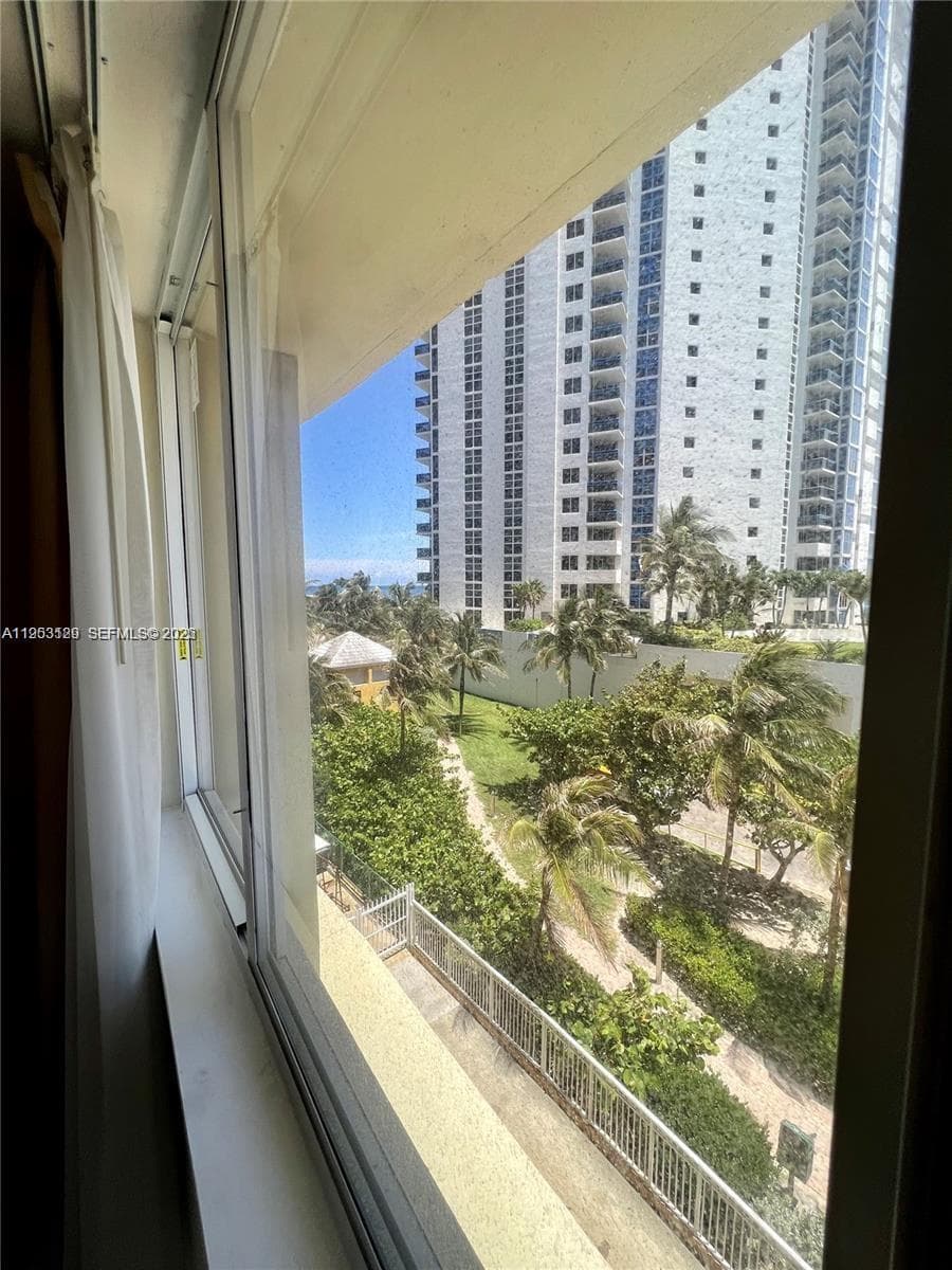 19201 Collins Ave 242 photo 10