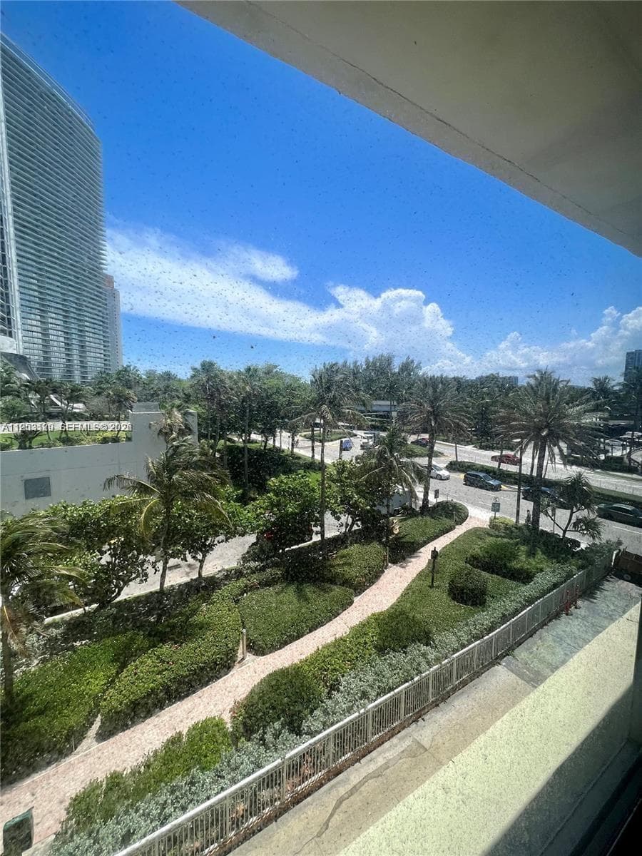19201 Collins Ave 242 photo 11