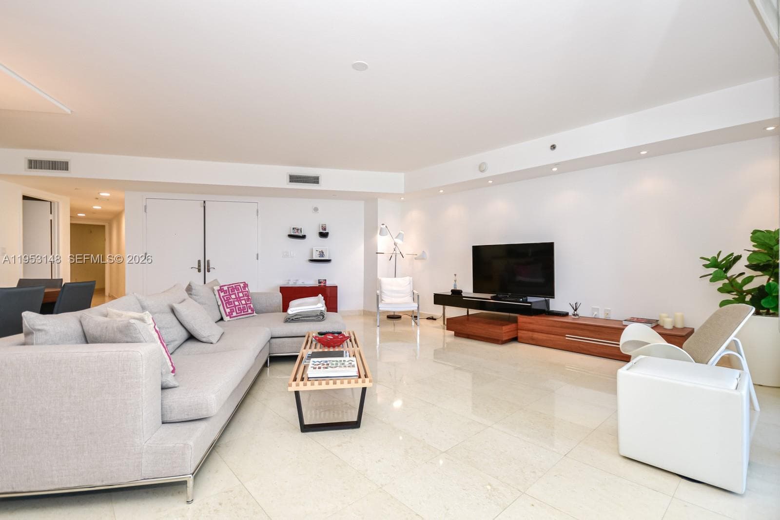 17201 Collins Ave 707 photo 9