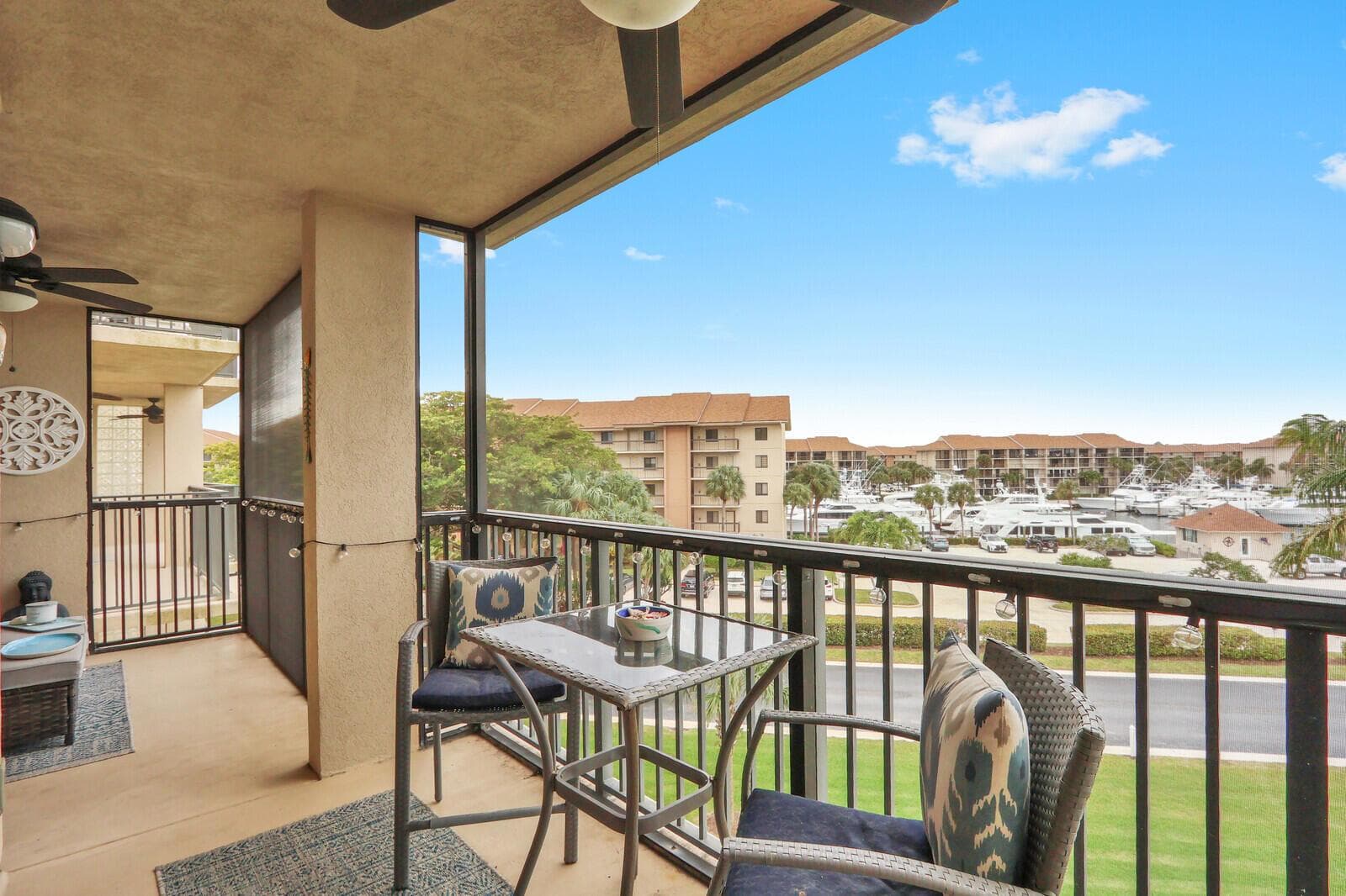 901 Seafarer Circle 403 photo 2