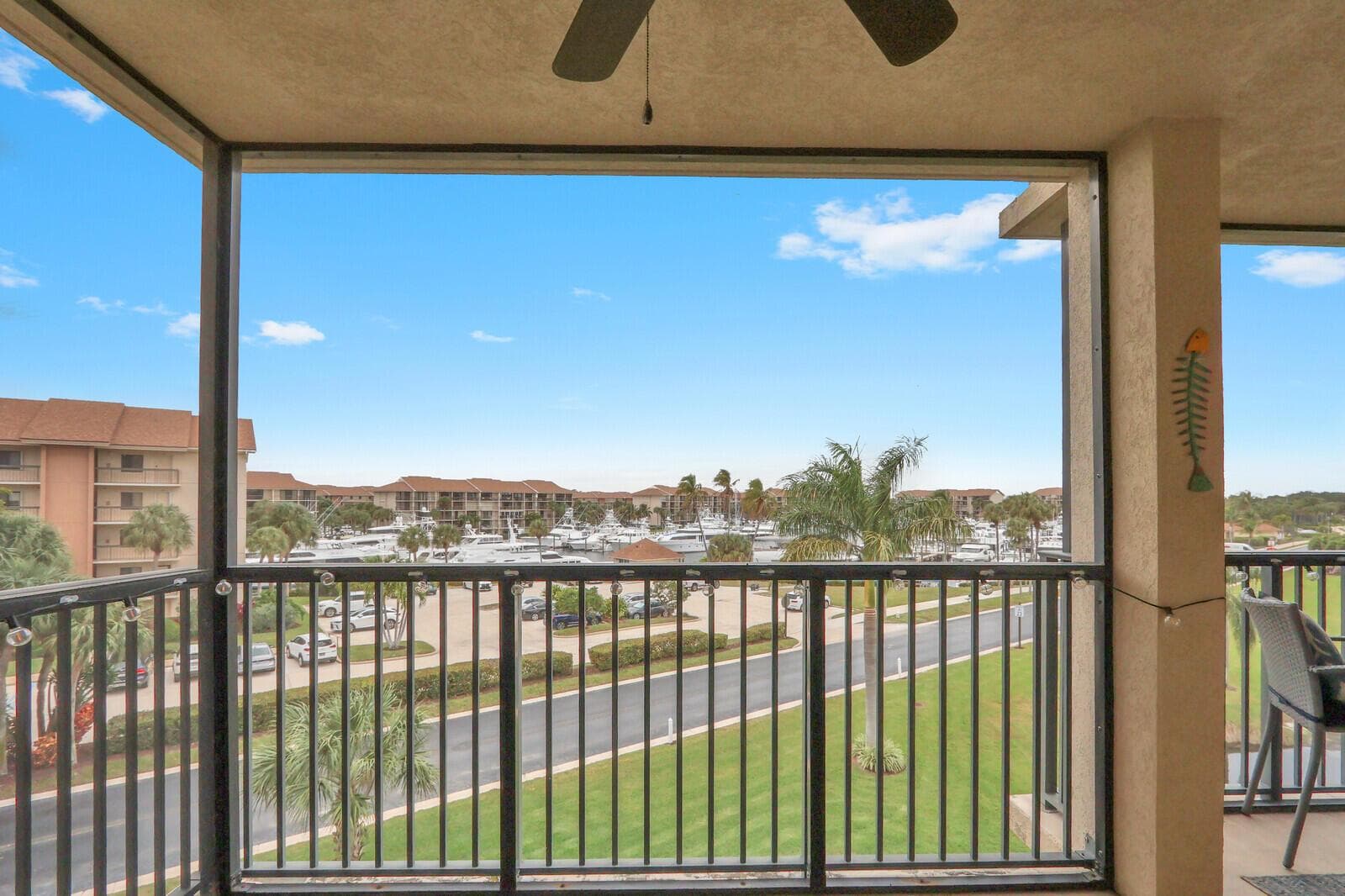 901 Seafarer Circle 403 photo 12
