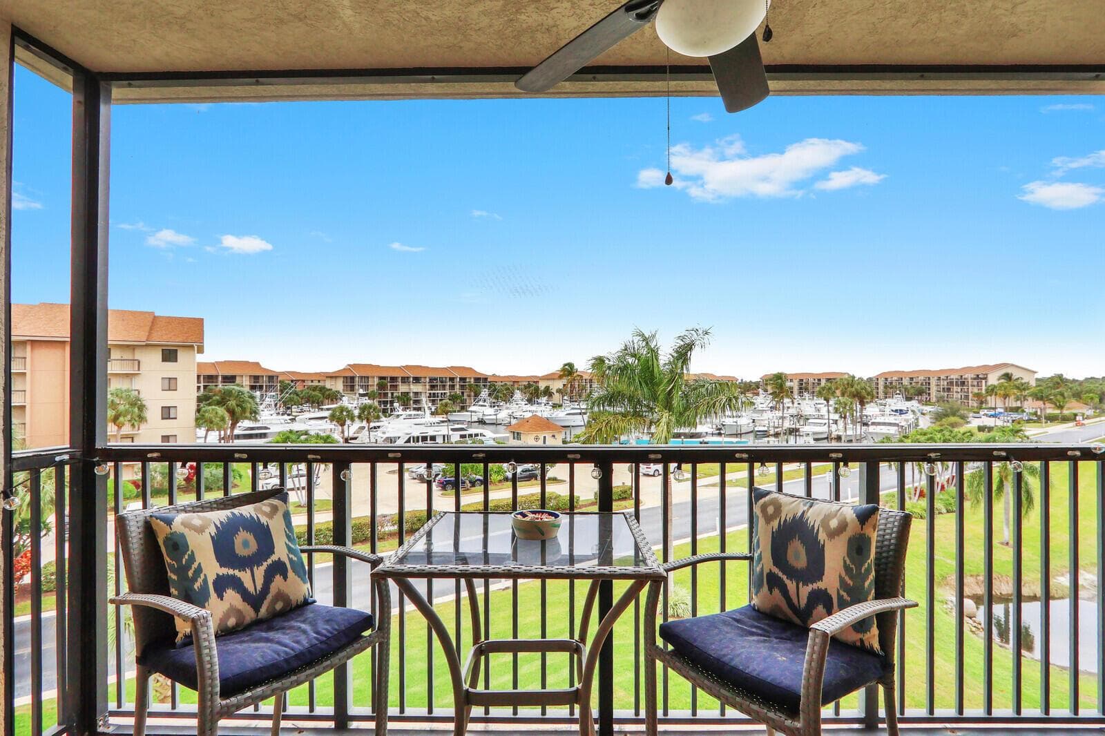 901 Seafarer Circle 403 photo 1