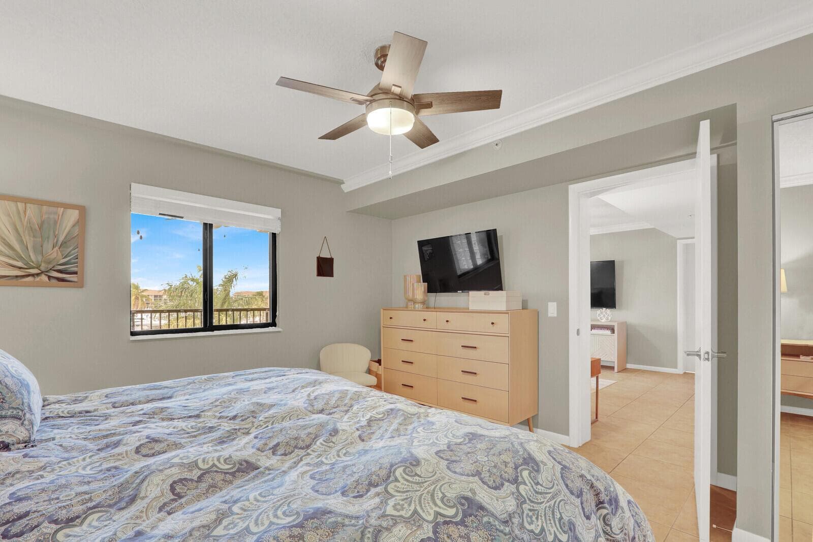 901 Seafarer Circle 403 photo 24