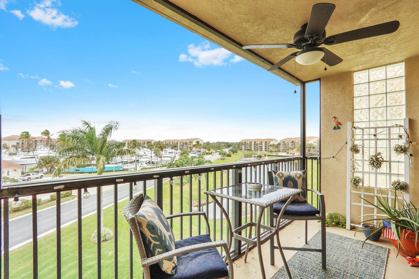 901 Seafarer Circle 403 photo 10
