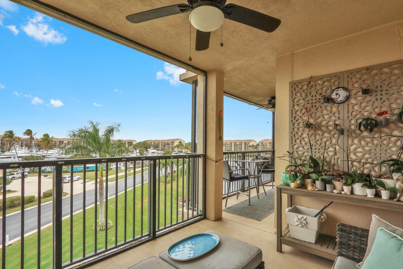 901 Seafarer Circle 403 photo 11