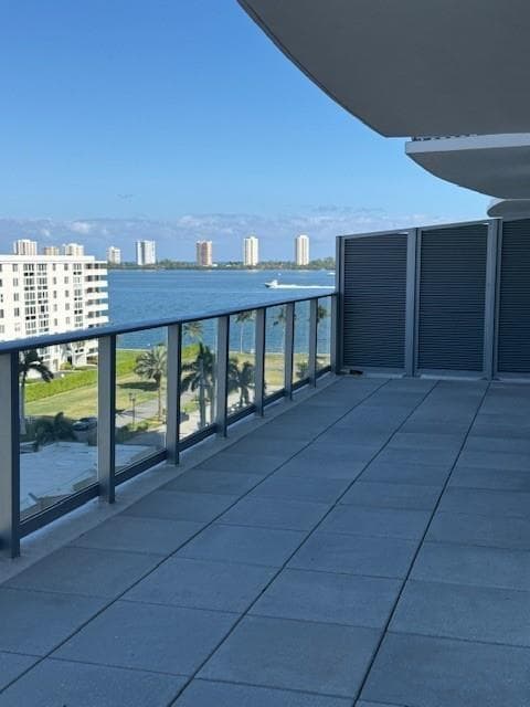 220 Lake Shore Drive 717 photo 2
