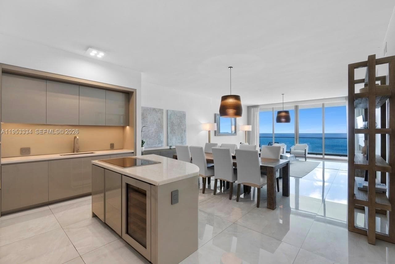 18975 Collins Ave 2101 photo 4