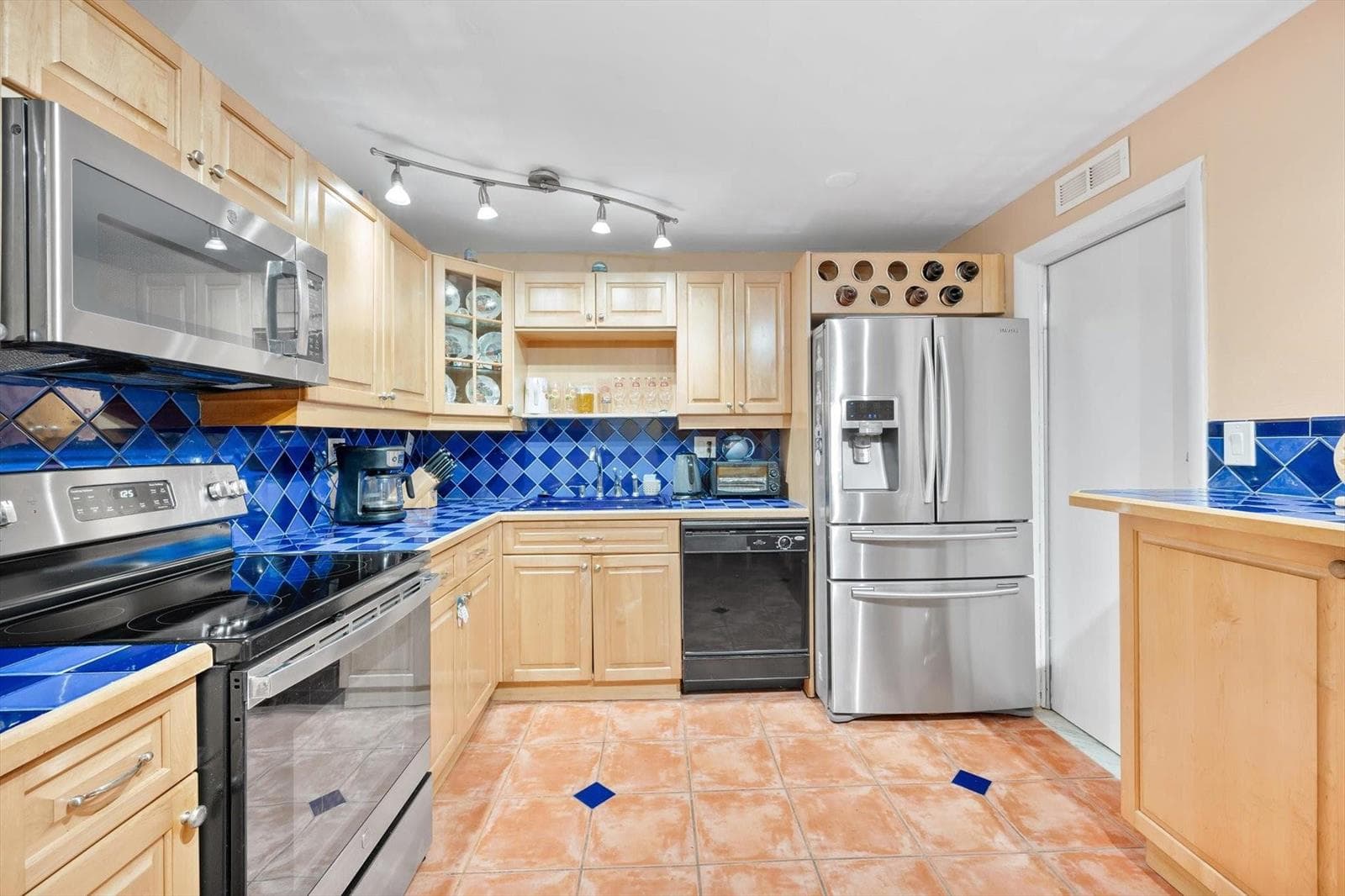 3161 S Ocean Drive 409 photo 7