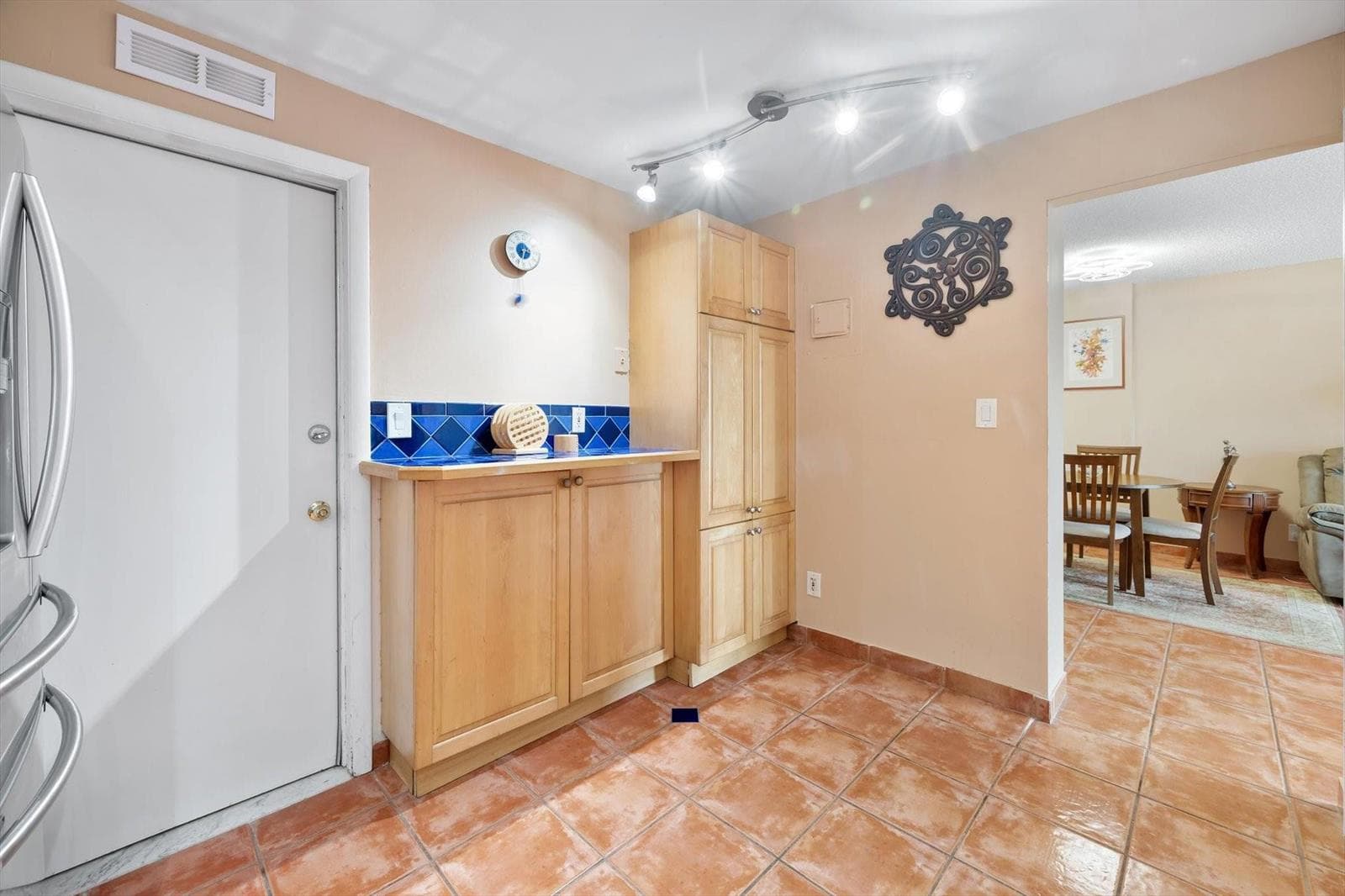 3161 S Ocean Drive 409 photo 9