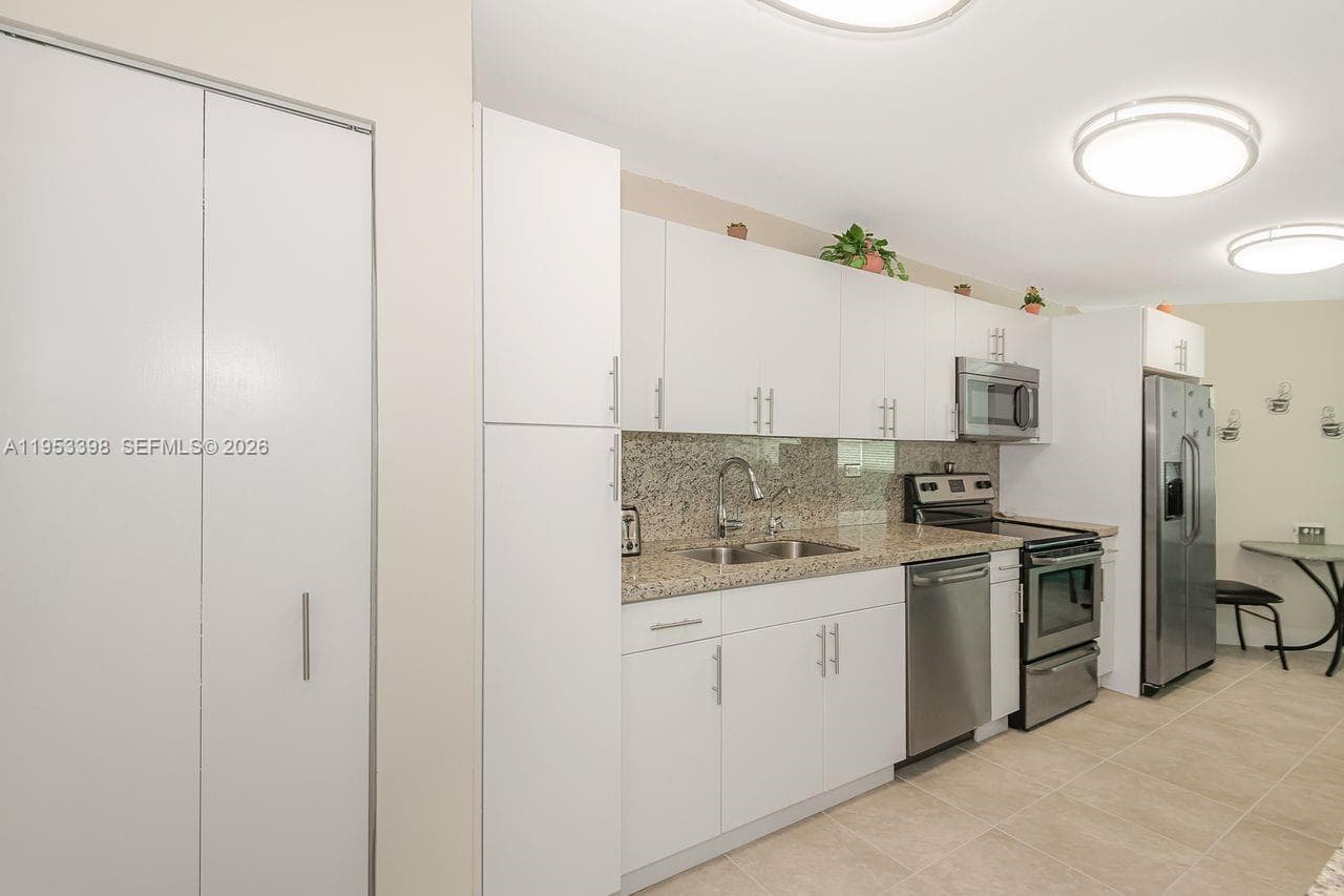 7135 Collins Ave 722 photo 10