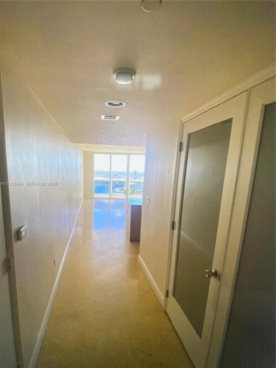 1800 Ocean Dr 2909 photo 2