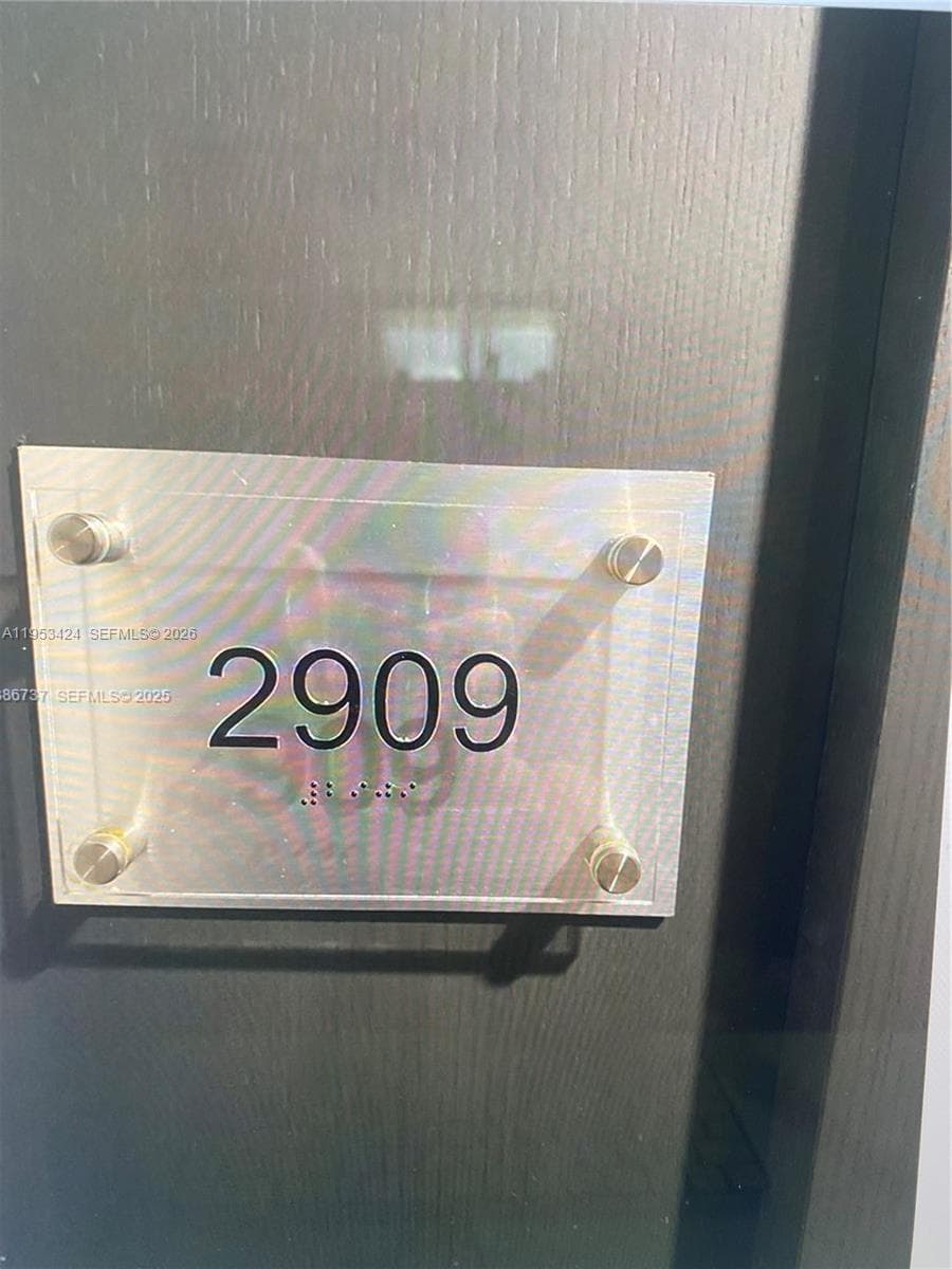 1800 Ocean Dr 2909 photo 3