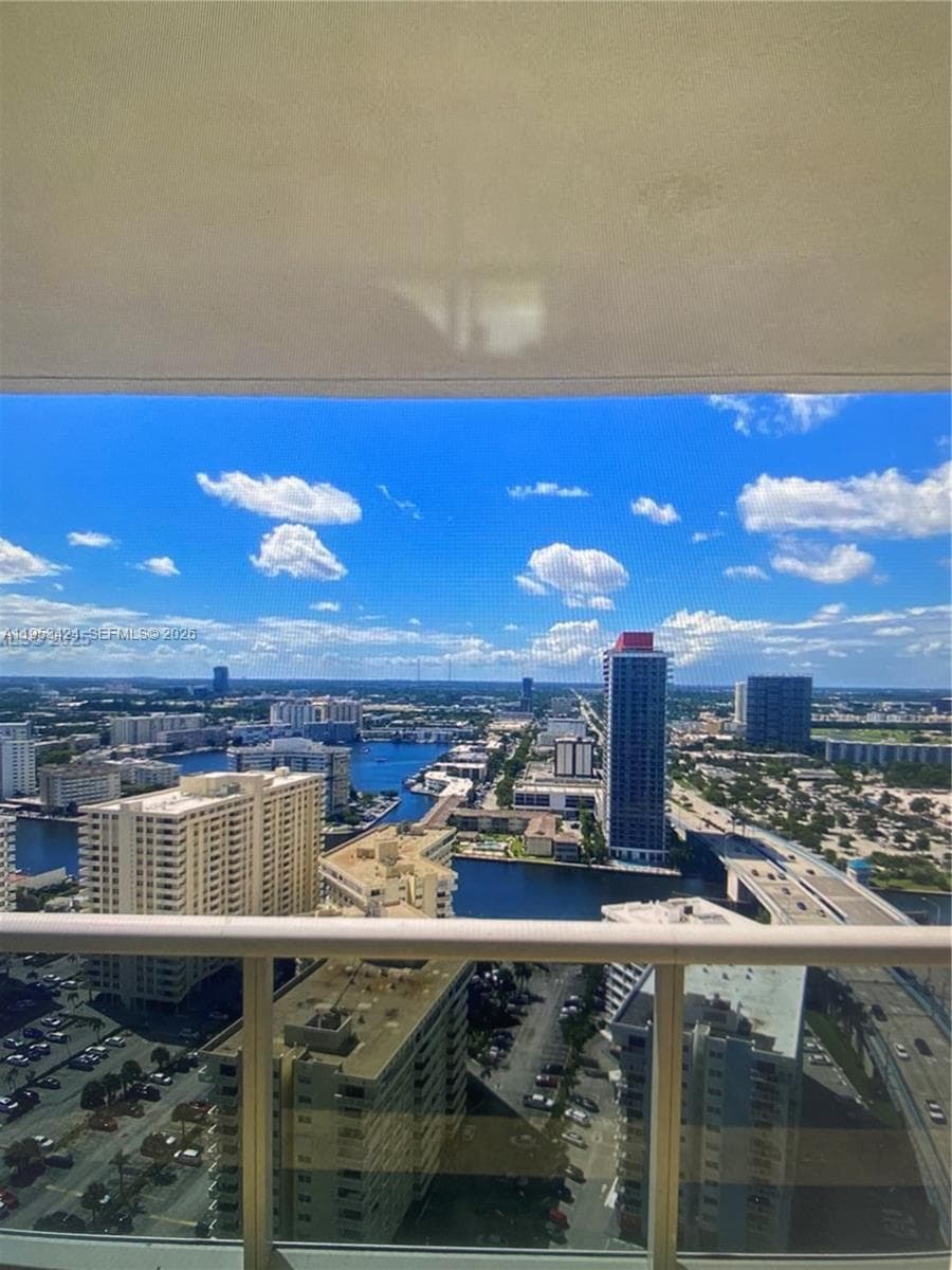 1800 Ocean Dr 2909 photo 1
