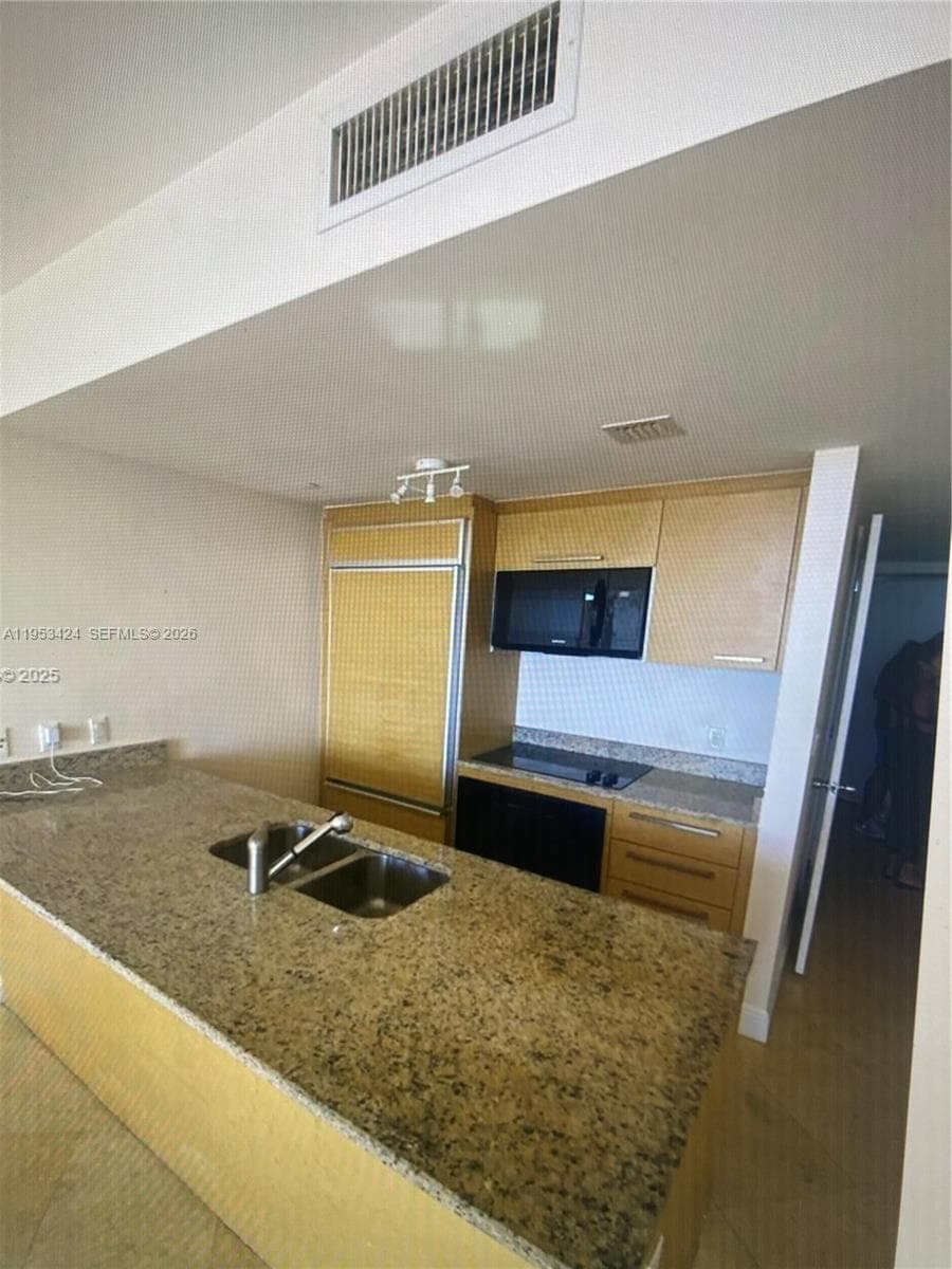 1800 Ocean Dr 2909 photo 5