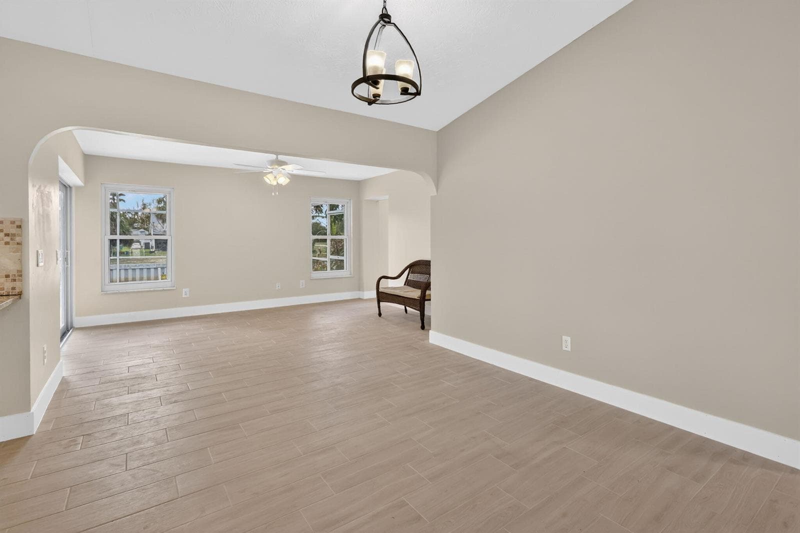 320 NE Surfside Avenue photo 12
