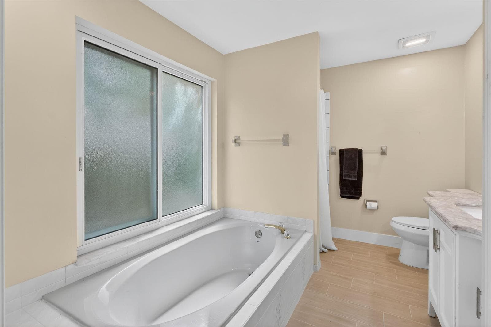 320 NE Surfside Avenue photo 24