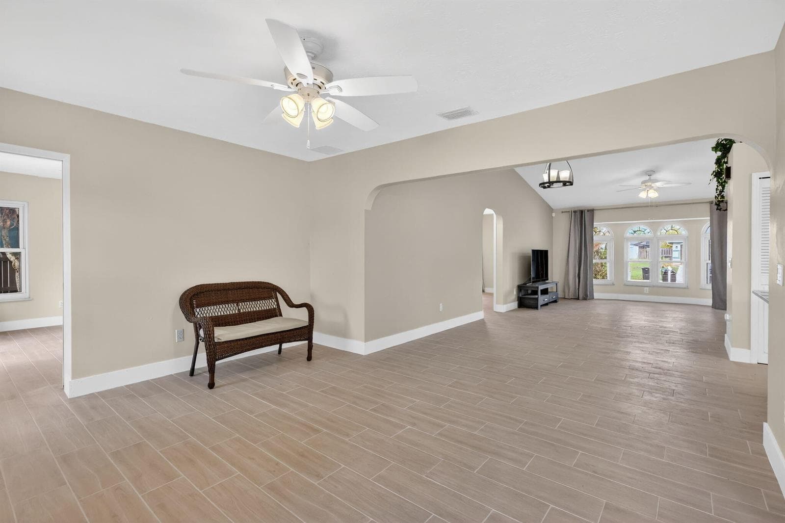320 NE Surfside Avenue photo 14