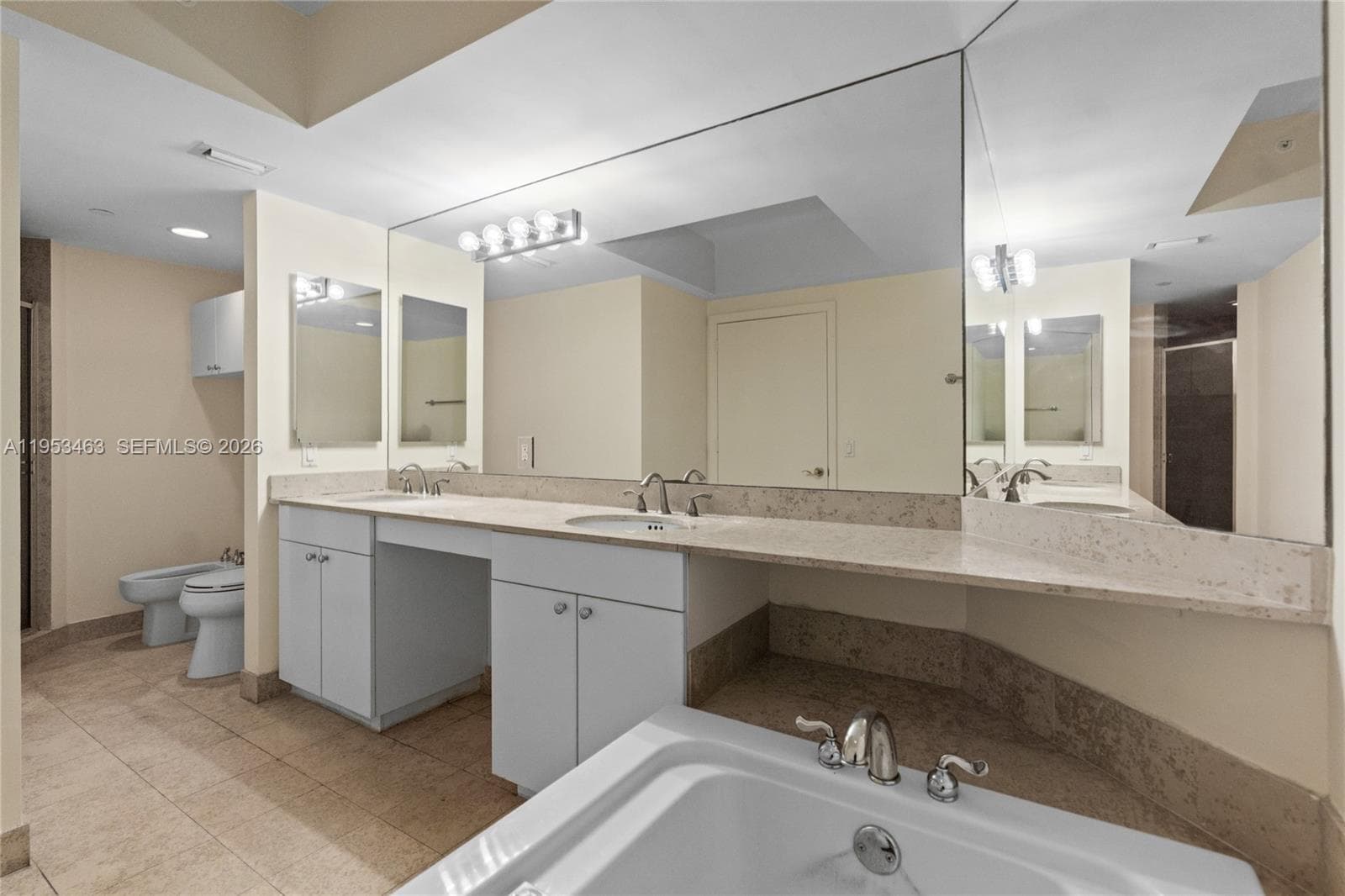 4775 Collins Ave 507 photo 24
