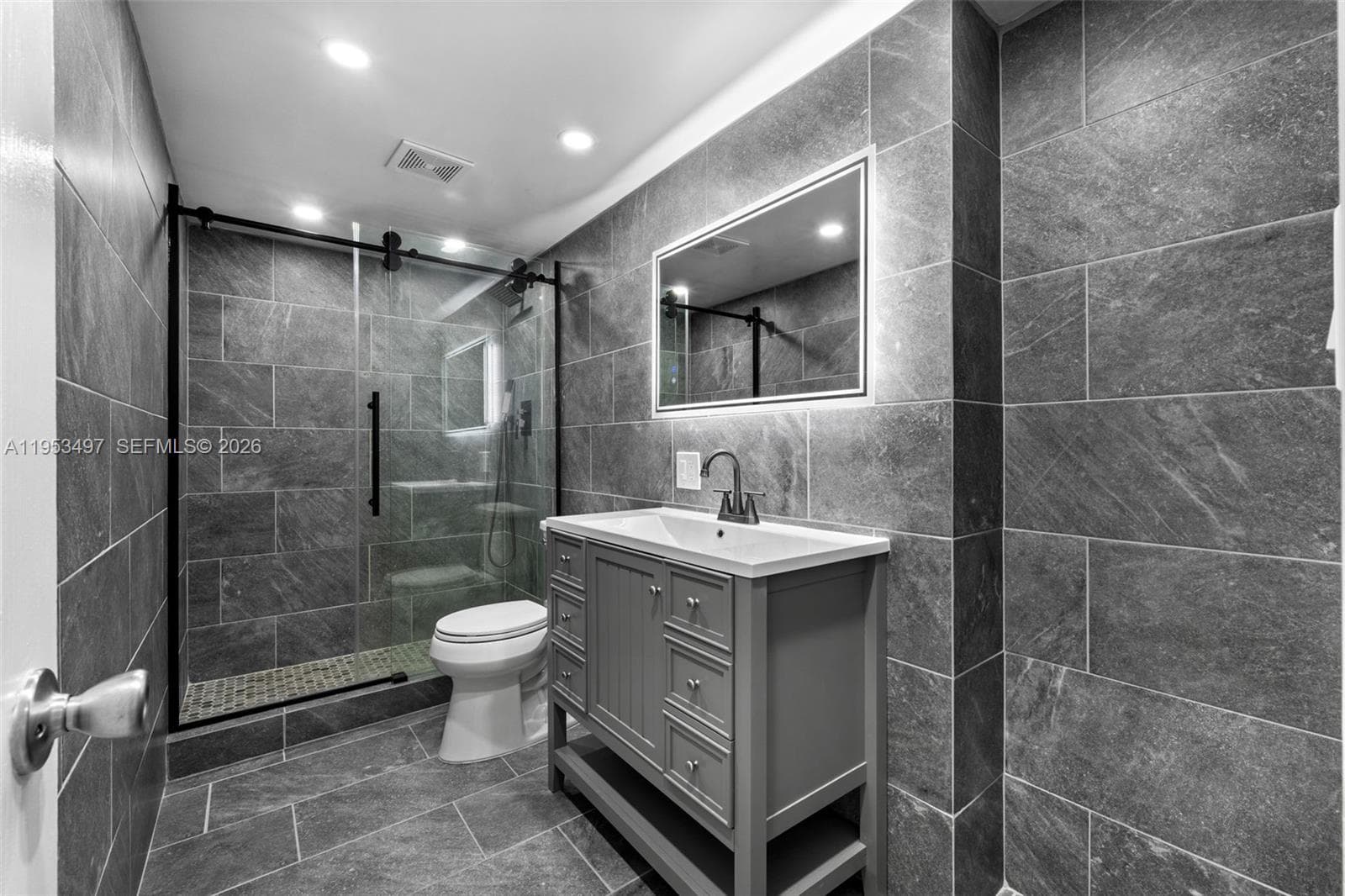 401 Golden Isles Dr 304 photo 7