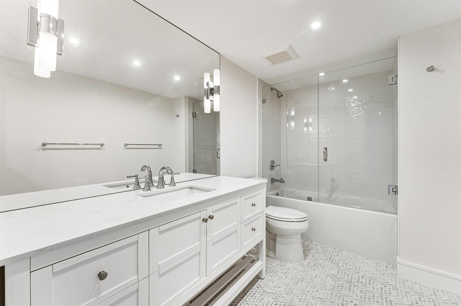100 Worth Avenue 308 photo 17
